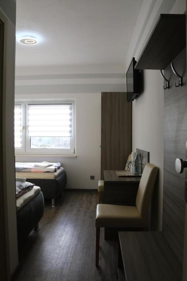 Standard Twin Room - Photo 1
