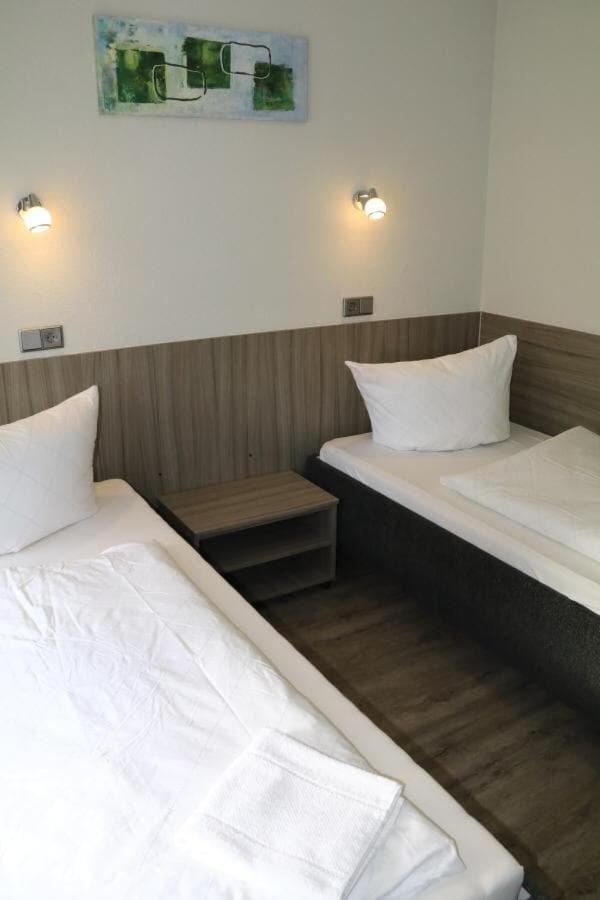Standard Twin Room - Photo 5