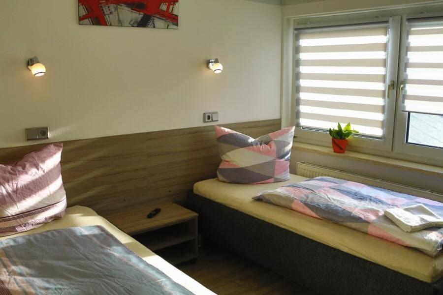Standard Twin Room - Photo 13
