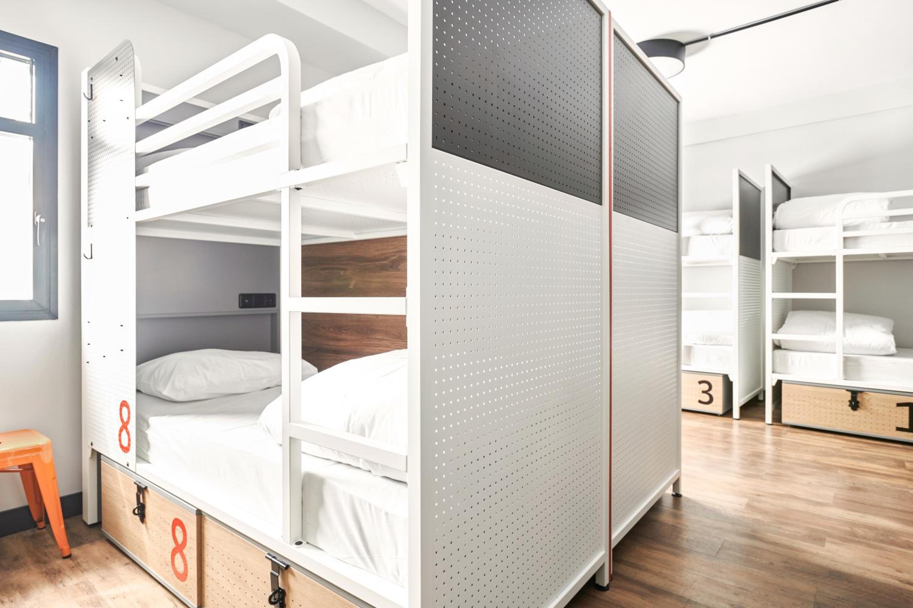 8-Bed Mixed Dormitory Room photo 3