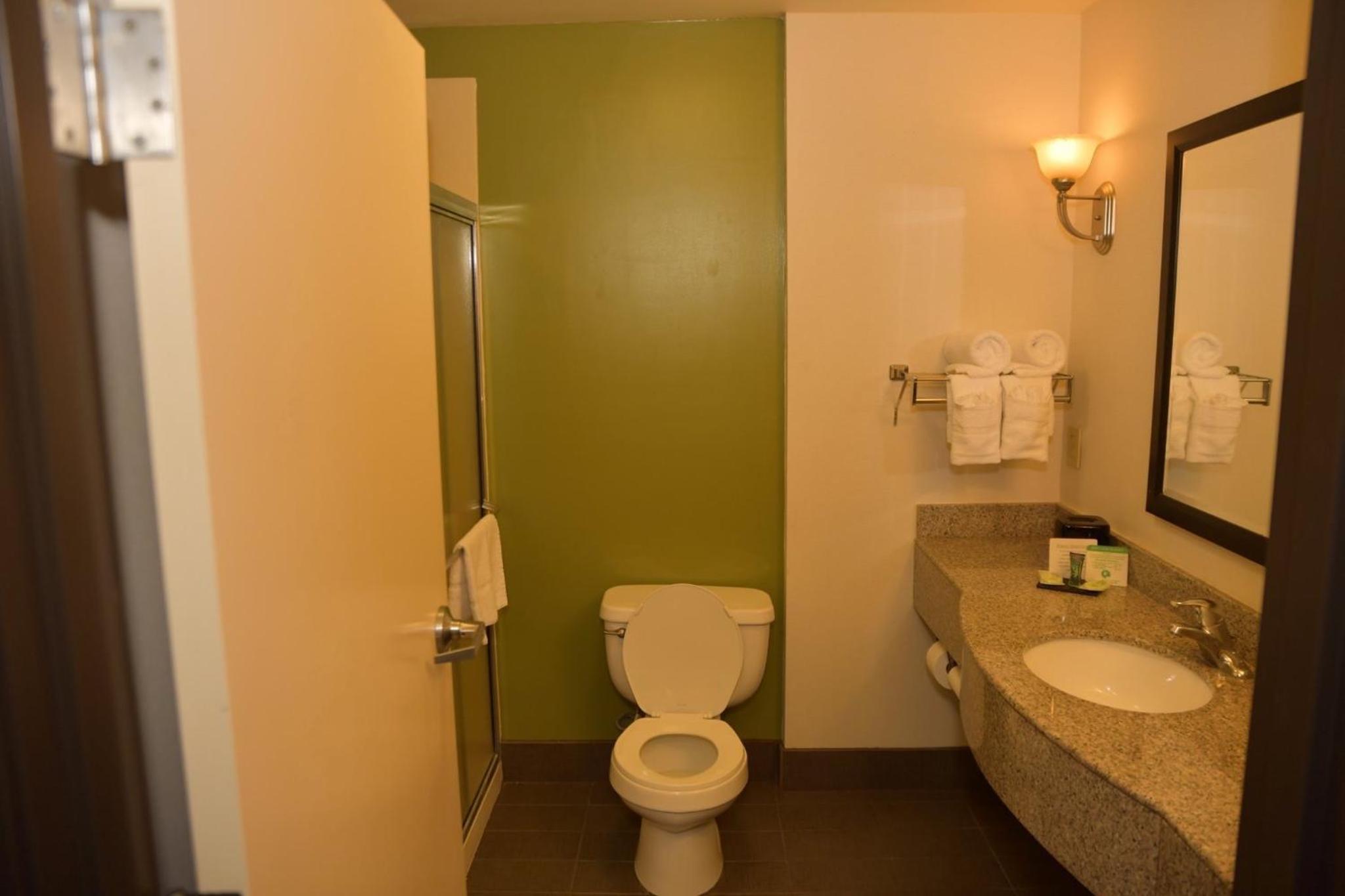 Double Room with Two Double Beds - Accessible/Non-Smoking - Photo 4