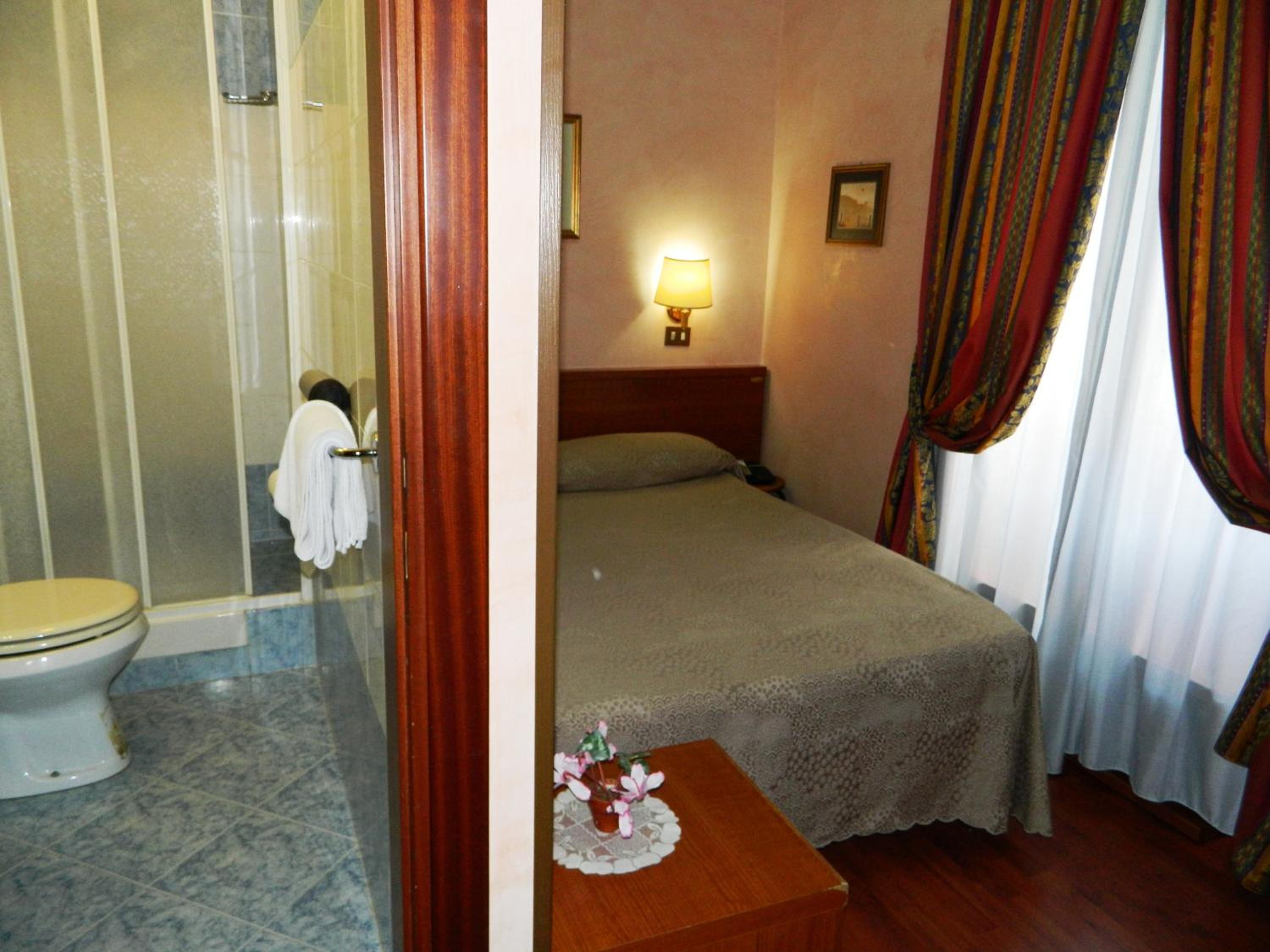 Single Room photo 2