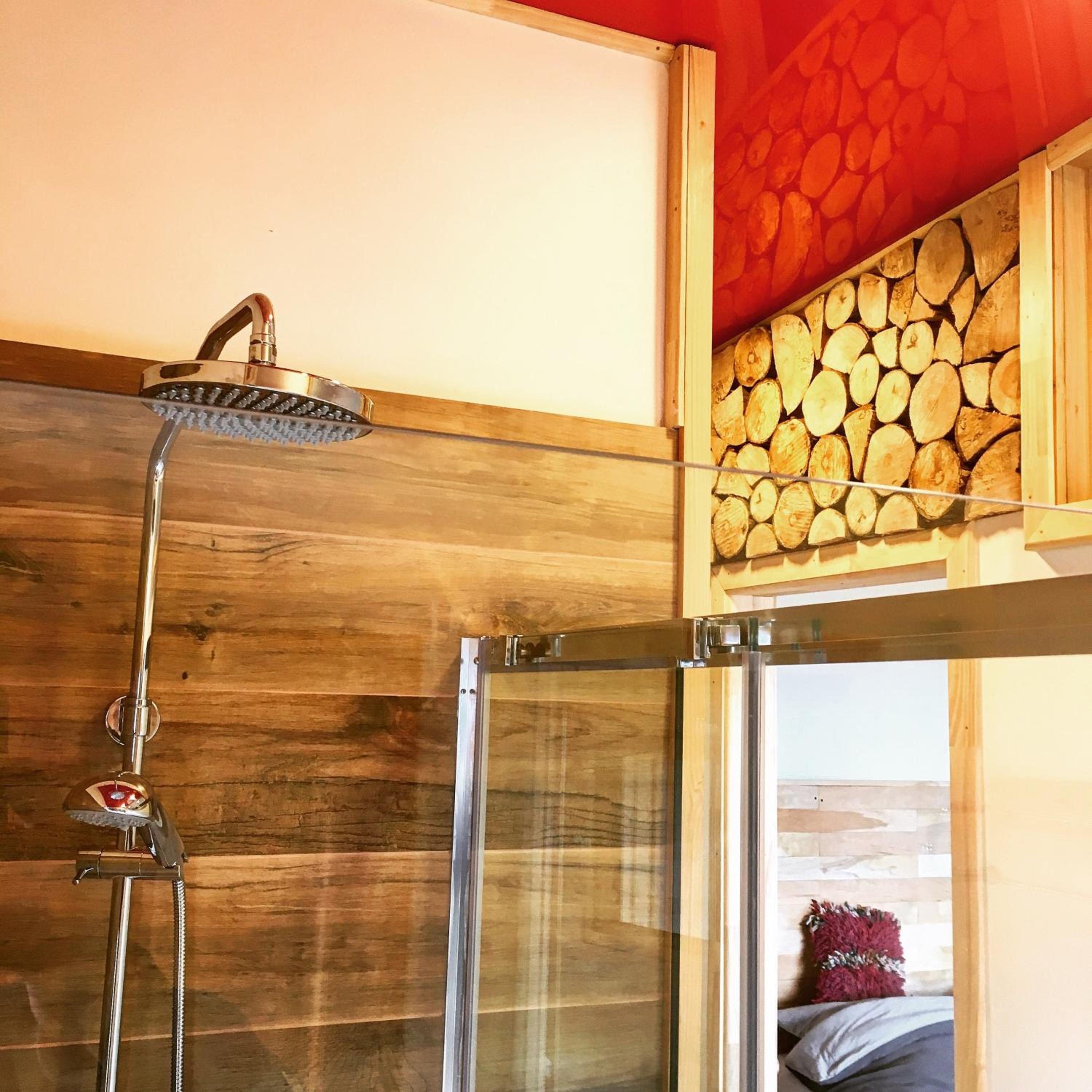 Deluxe Room With Private Hot Tube photo 3