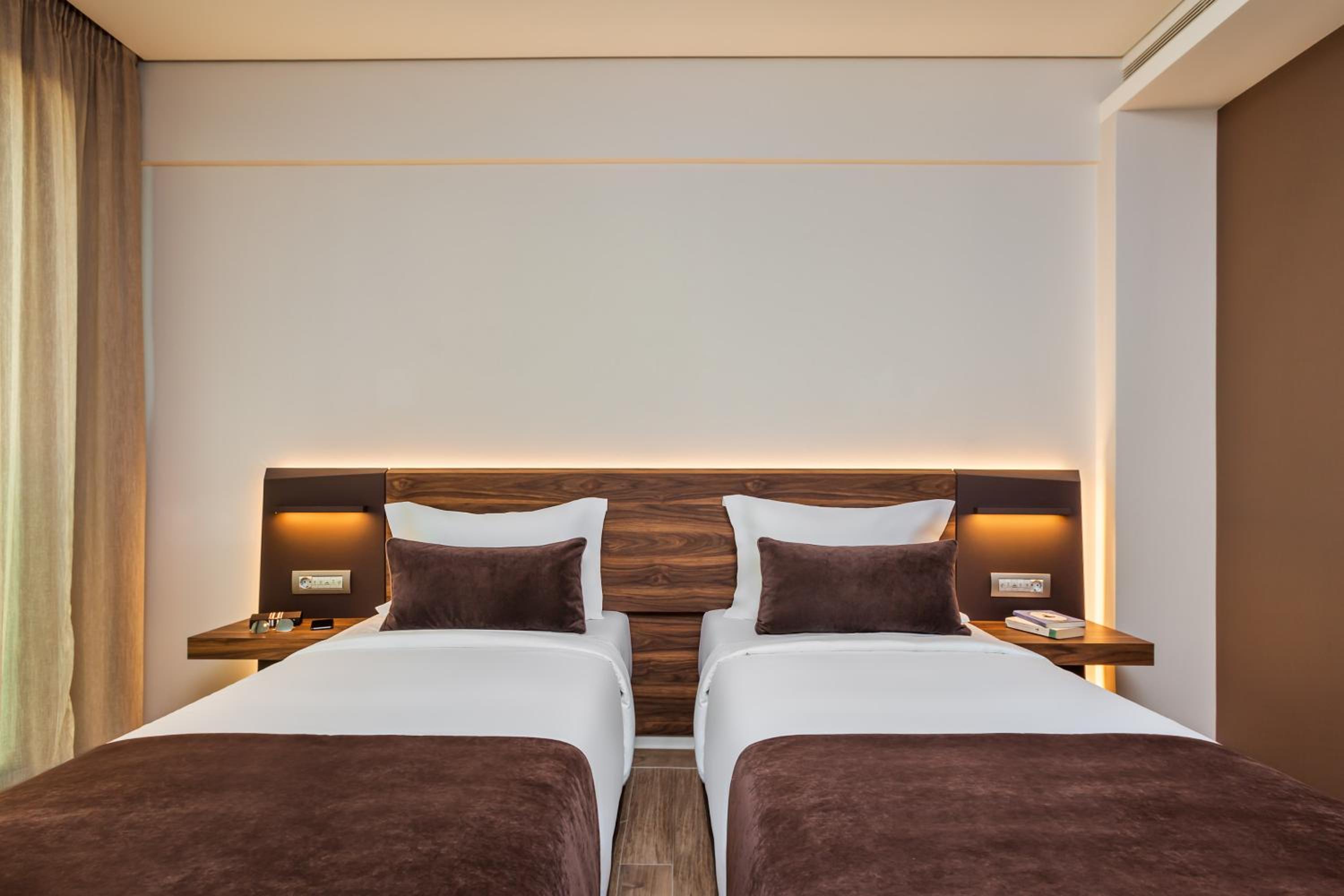 Deluxe (Twin Bed) City View - Photo 6
