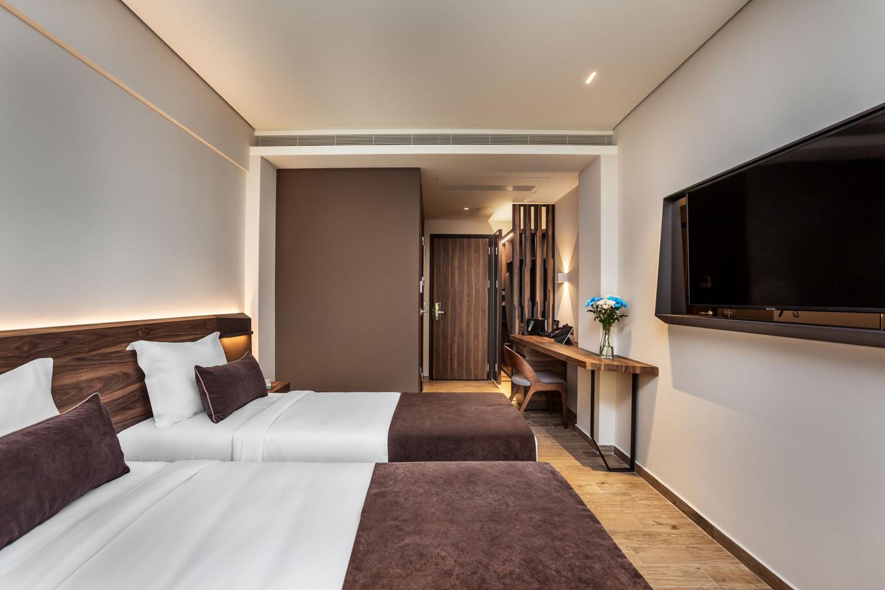 Deluxe (Twin Bed) City View - Photo 5