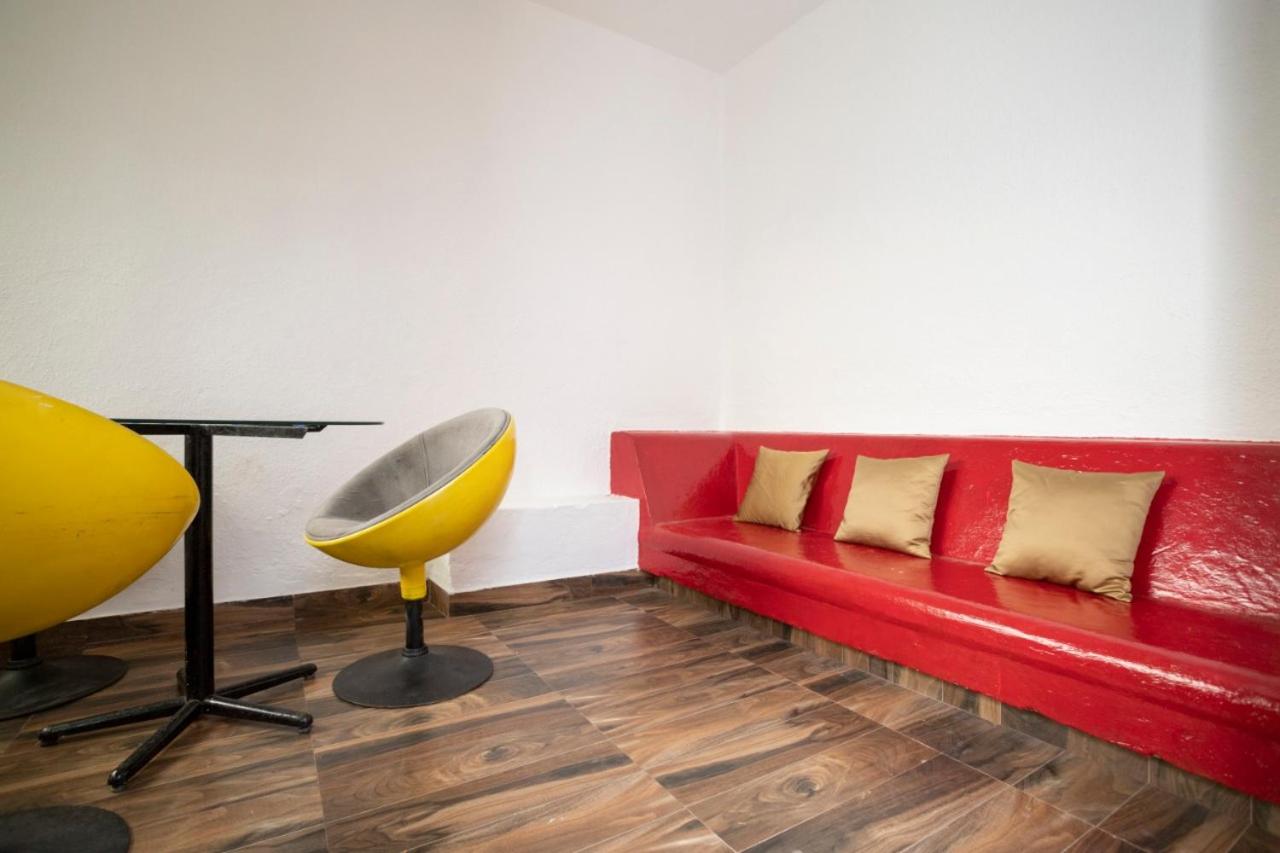 One-Bedroom Apartment - Photo 4