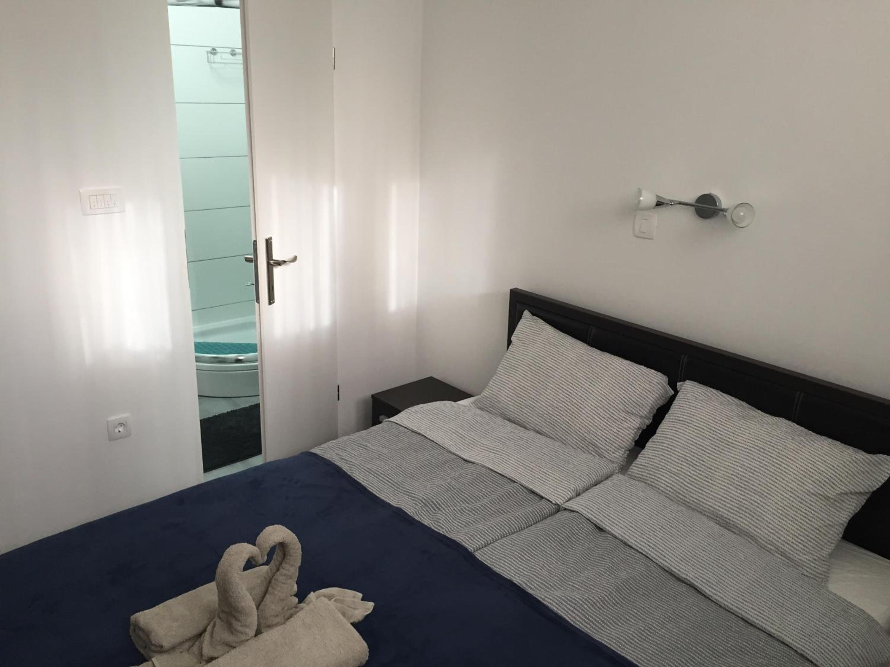 Double Room with Private Bathroom - Photo 15