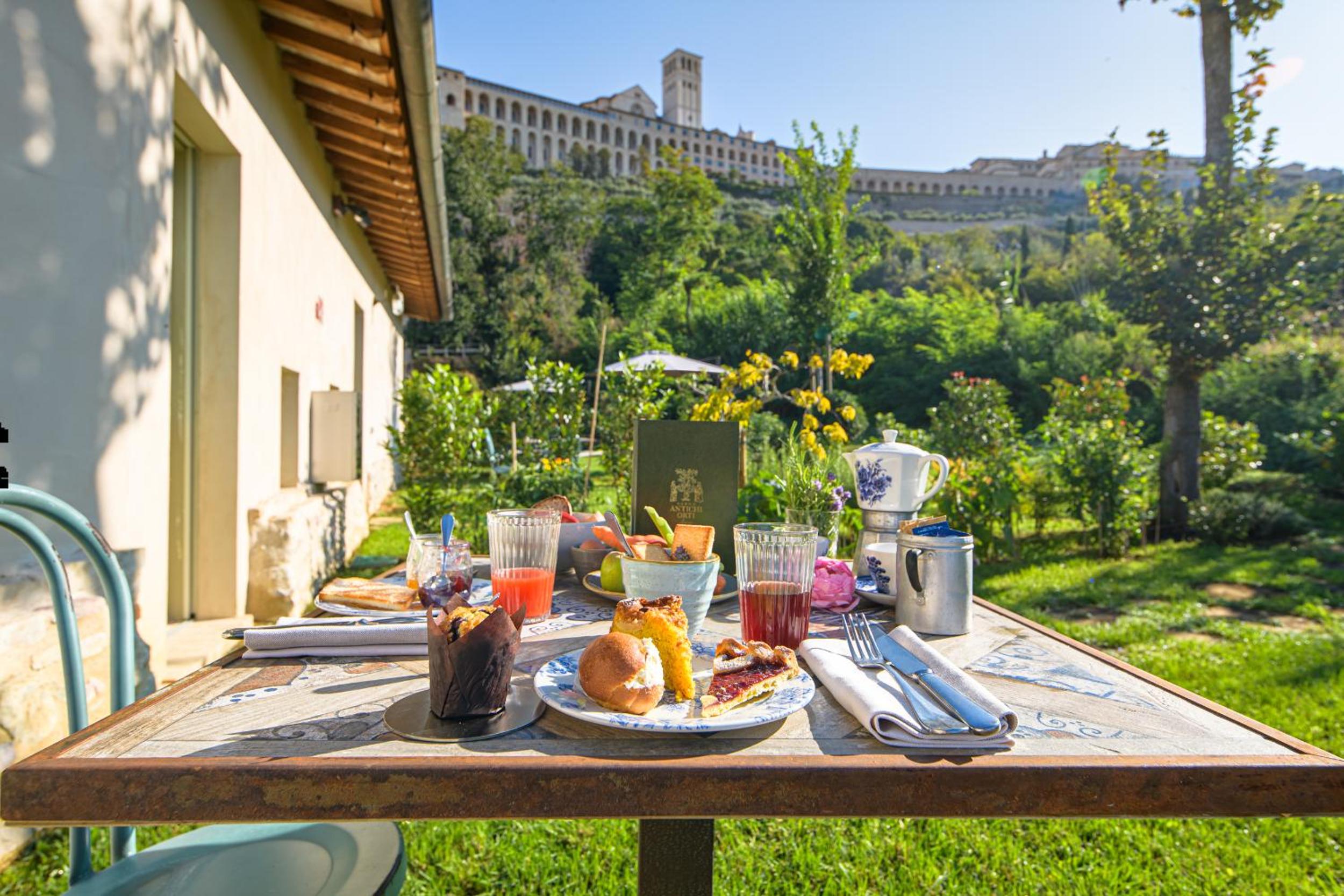 Suite with Garden View - Photo 4