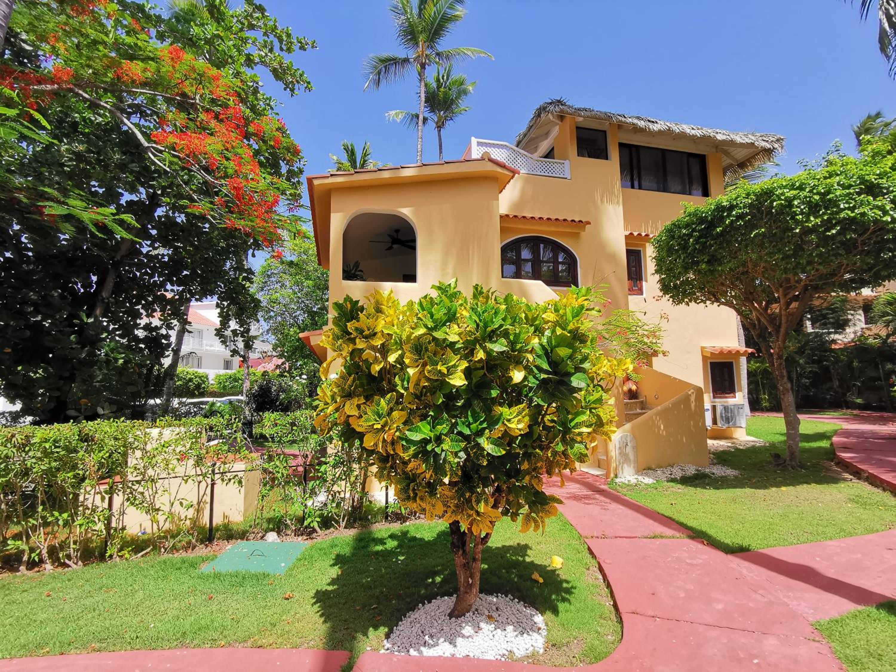 Villa with Garden View