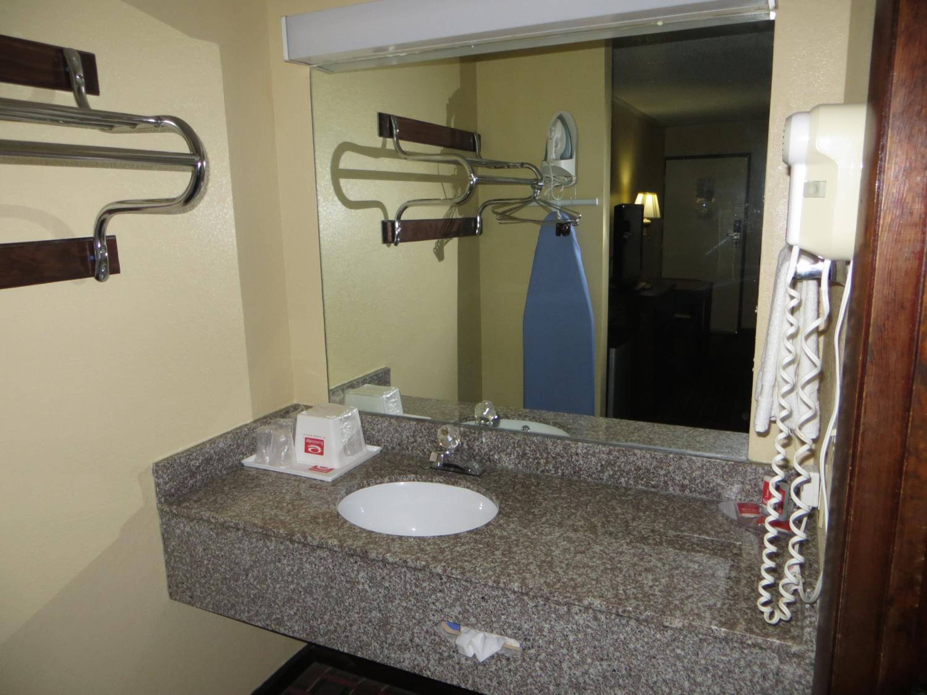 King Room - Non-Smoking - Photo 2