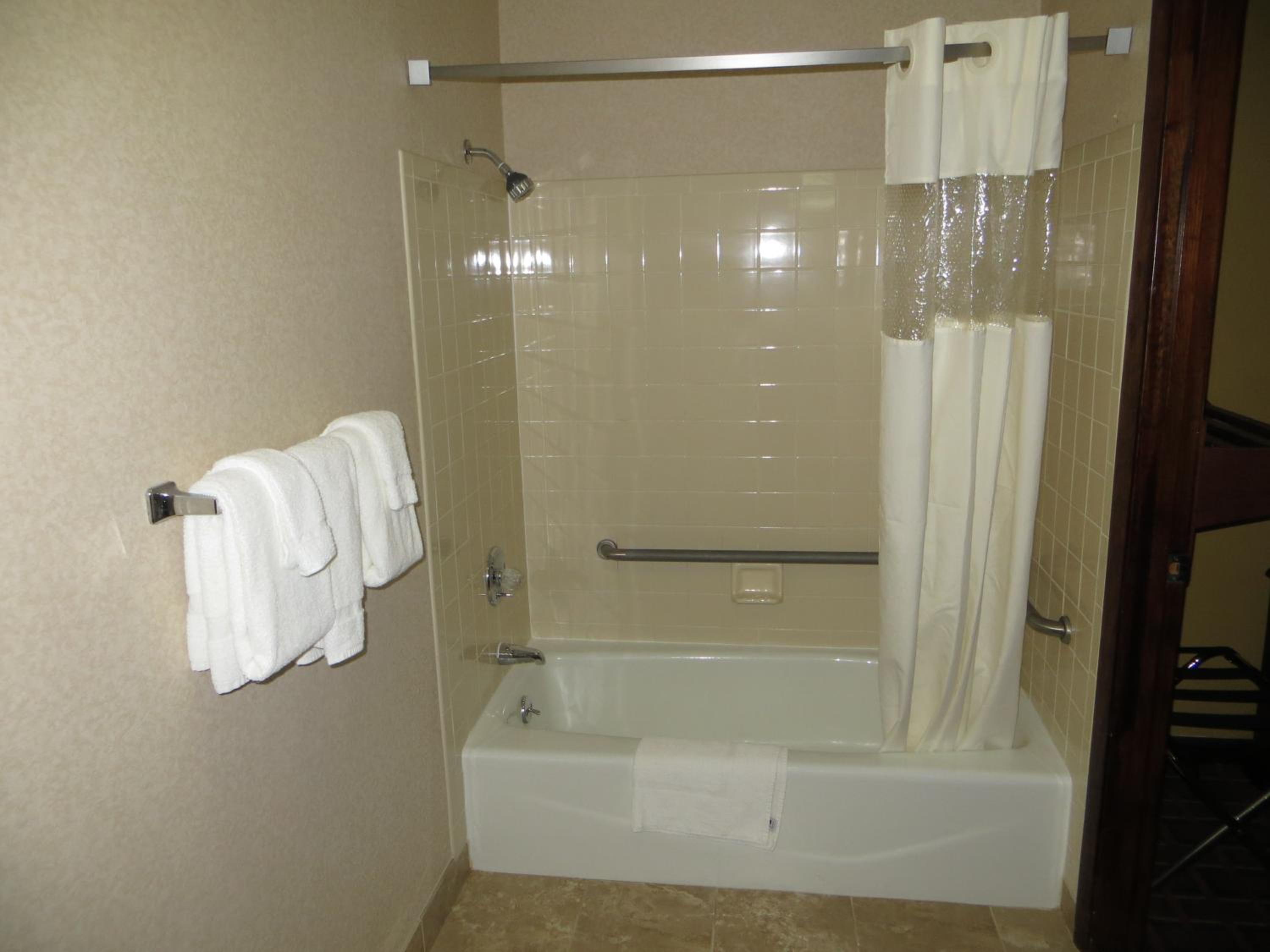 King Room - Non-Smoking - Photo 4