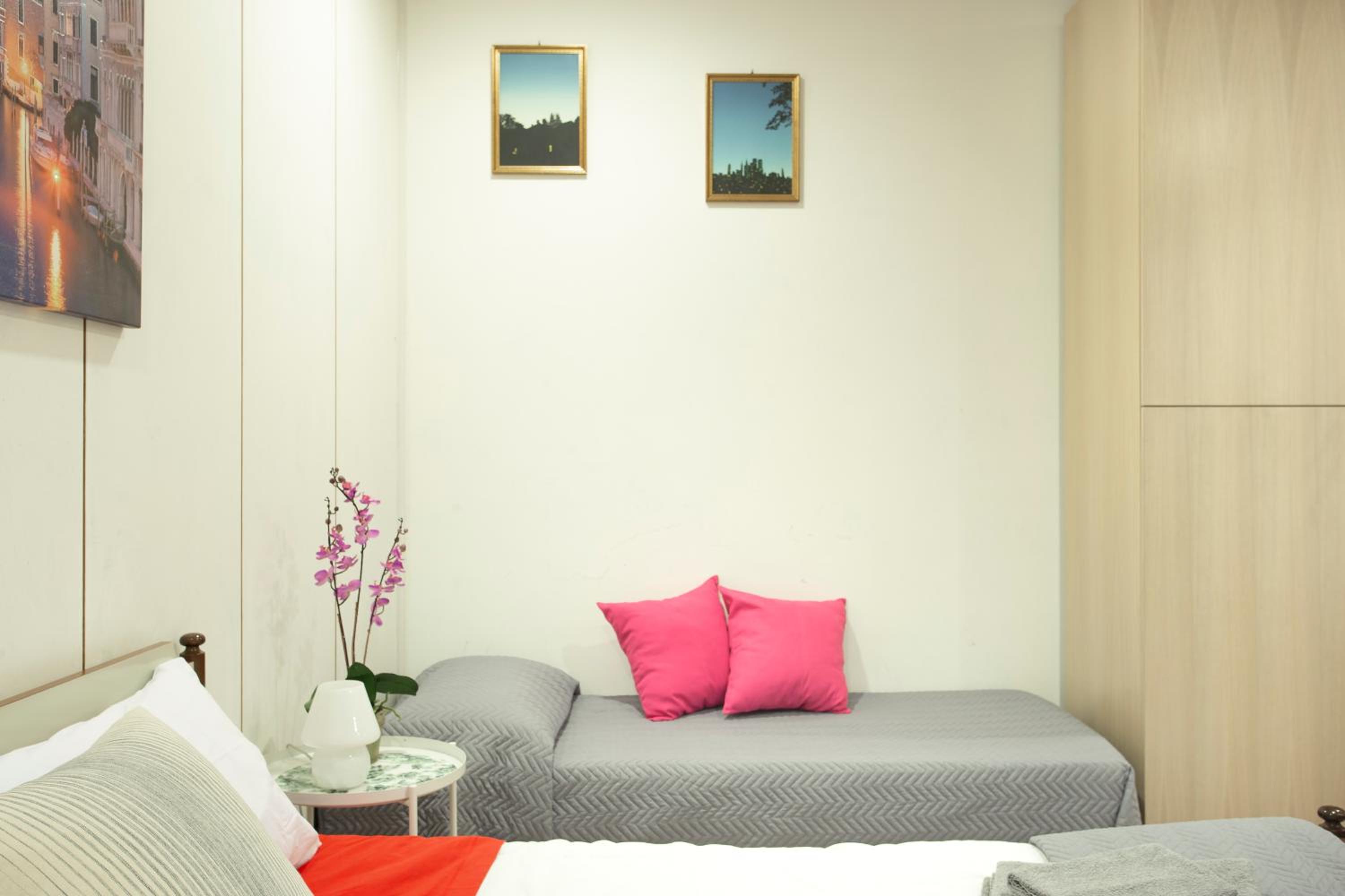 One-Bedroom Apartment photo 1