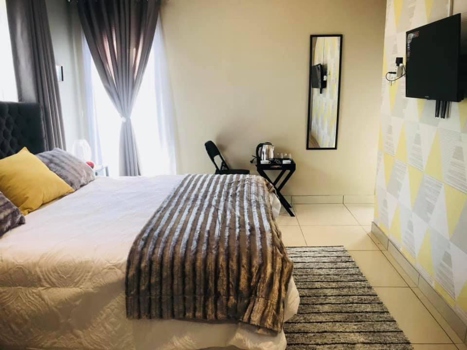 Three-Bedroom House photo 1
