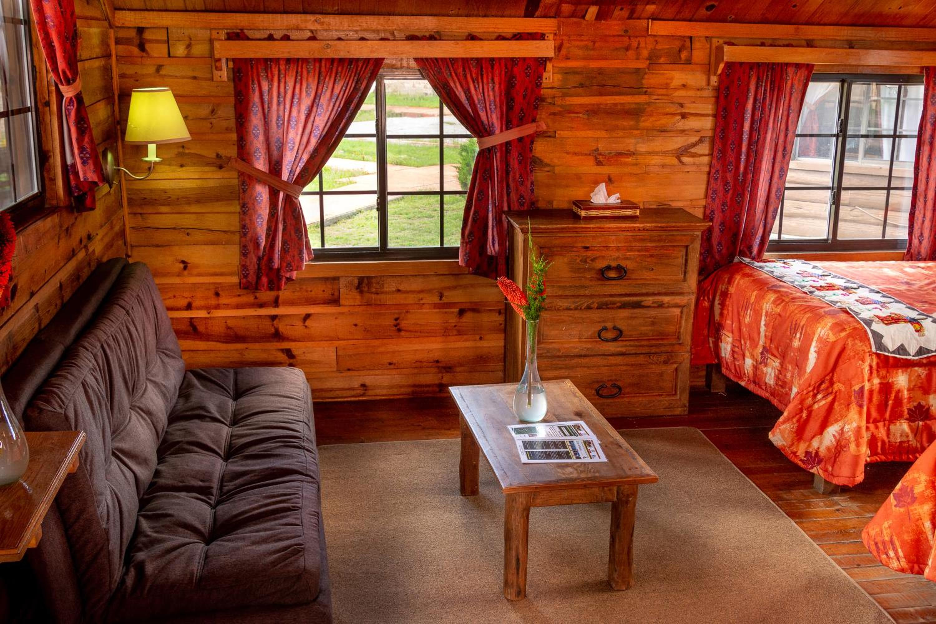 Standard Twin Room with Sofa - Photo 7
