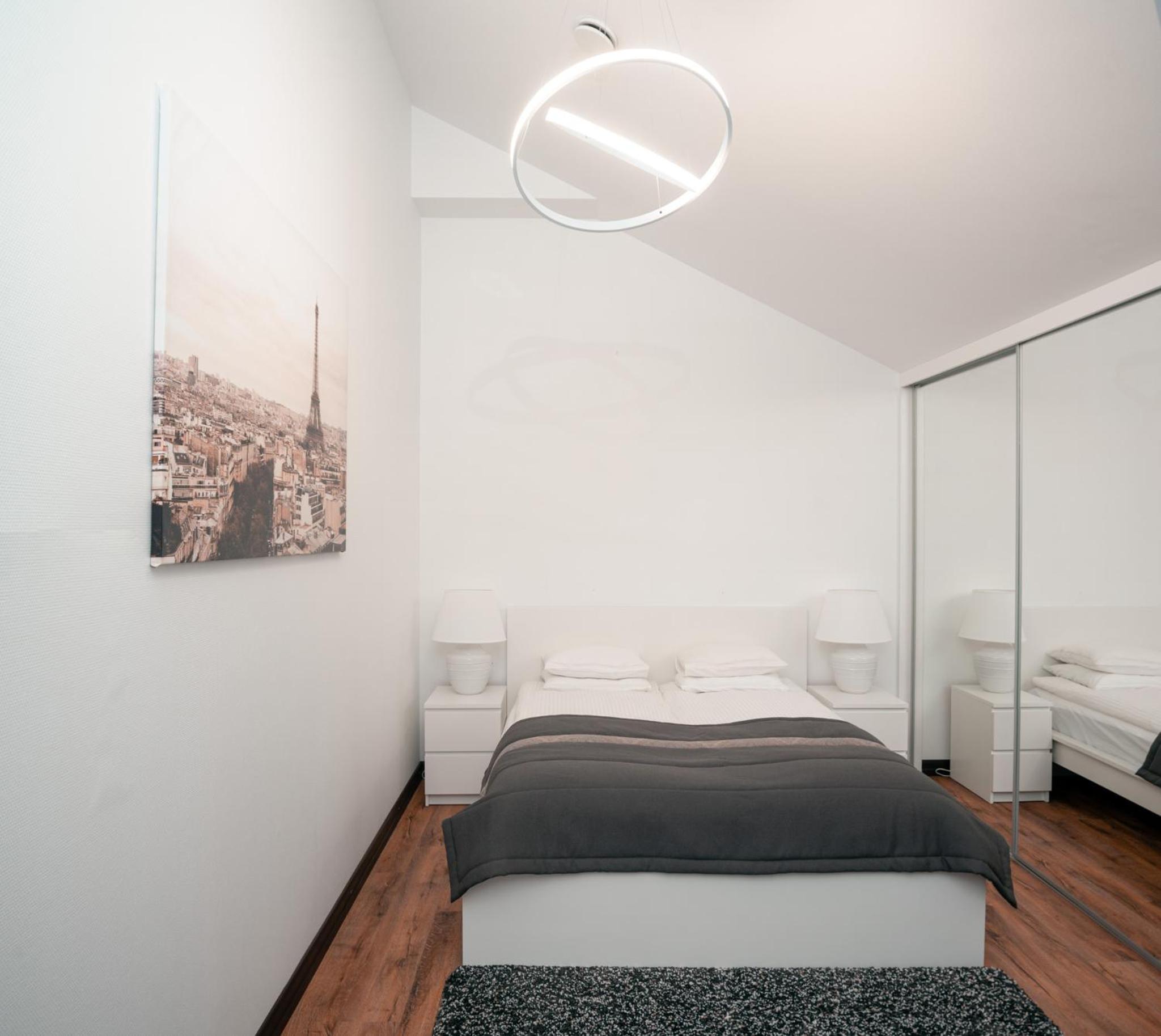 Apartment with Balcony - Photo 10