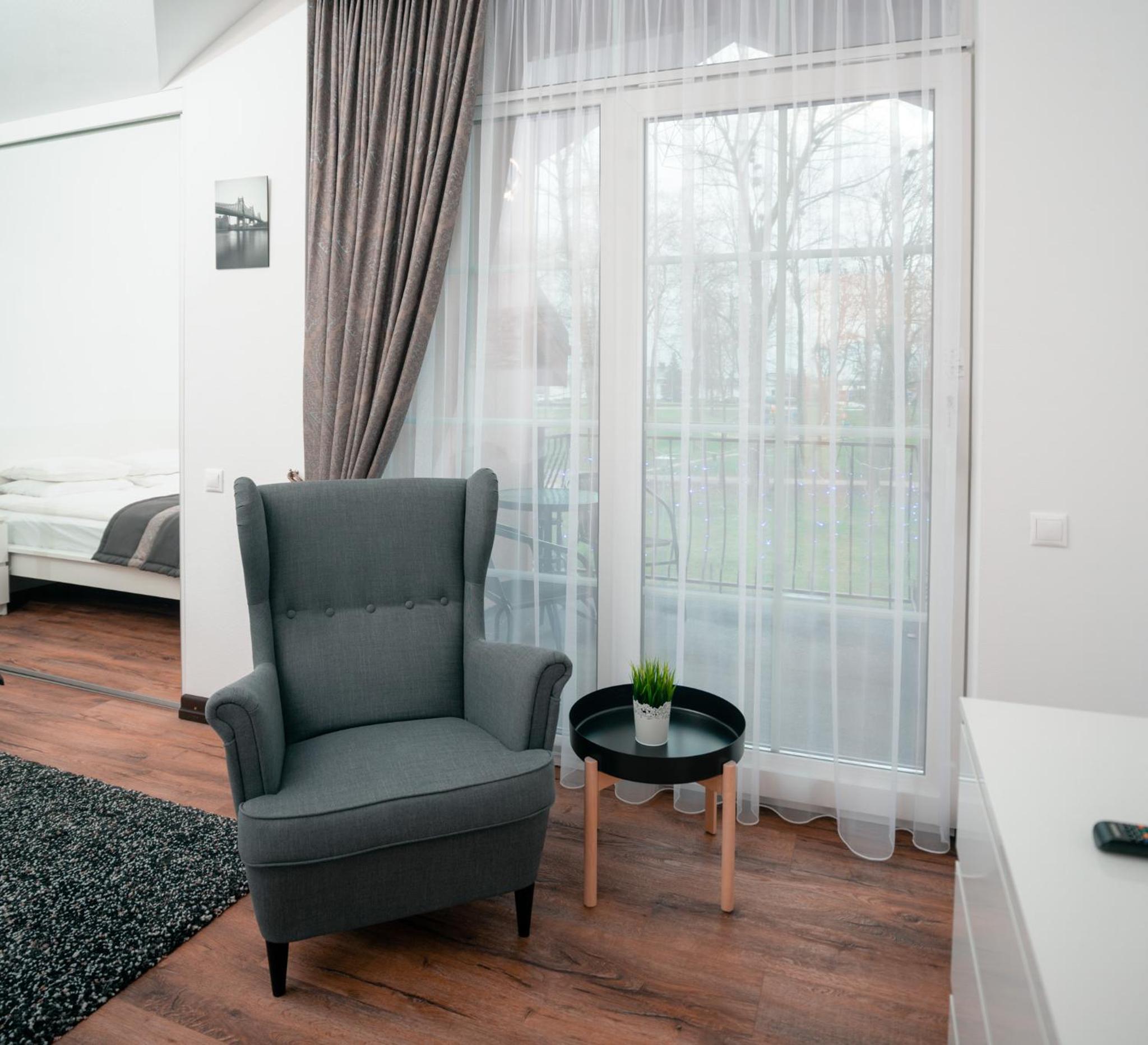 Apartment with Balcony - Photo 11
