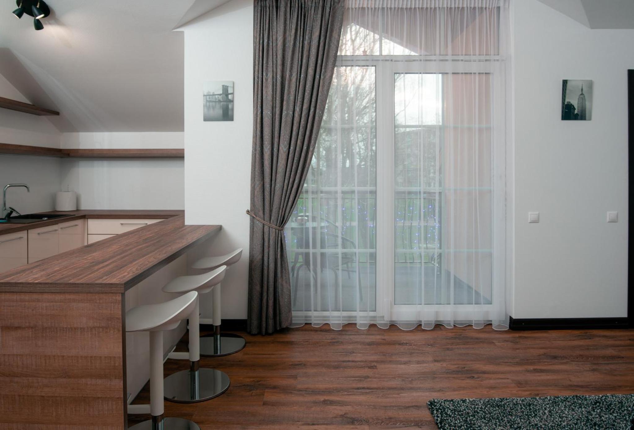 Apartment with Balcony - Photo 3
