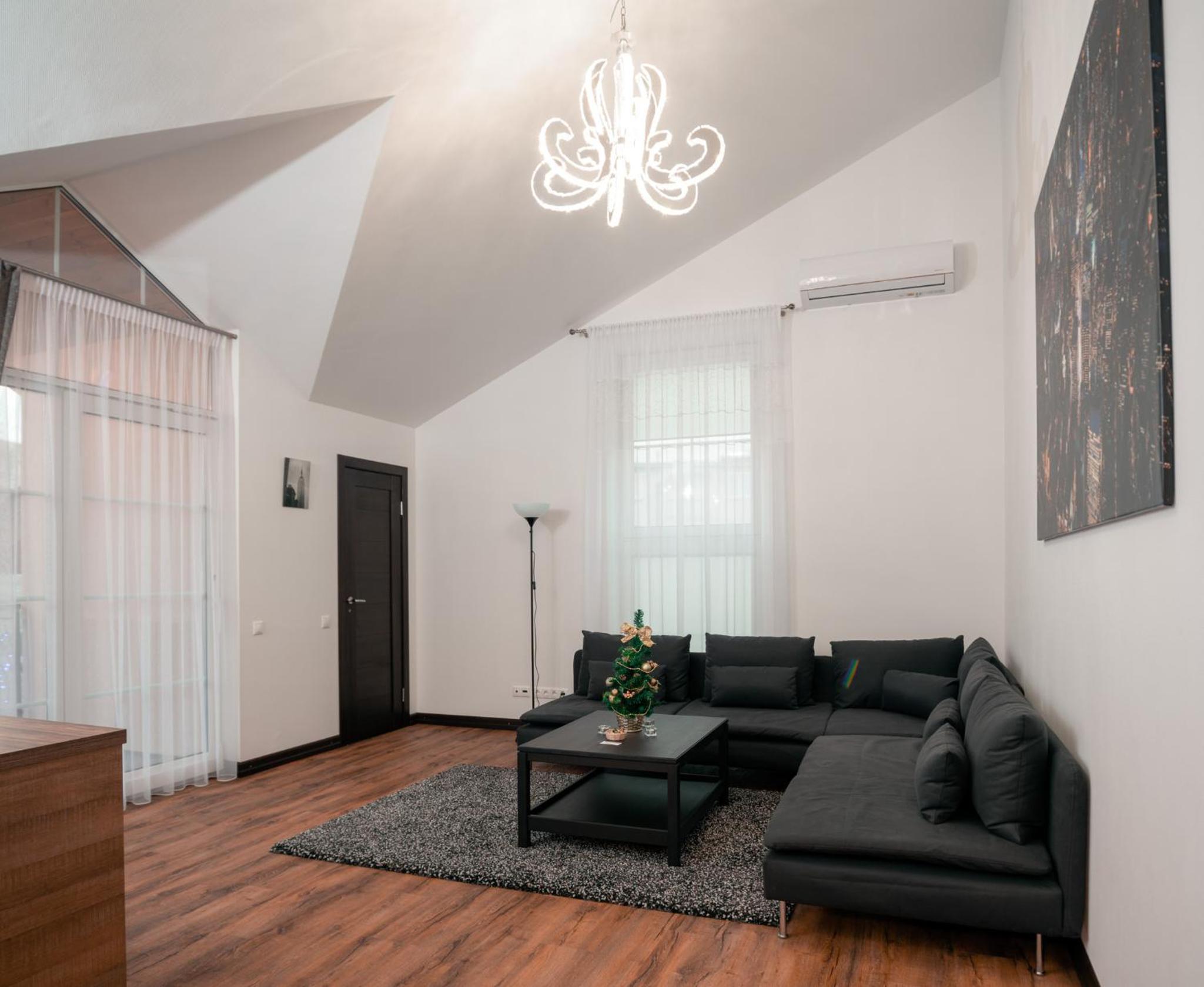 Apartment with Balcony - Photo 2