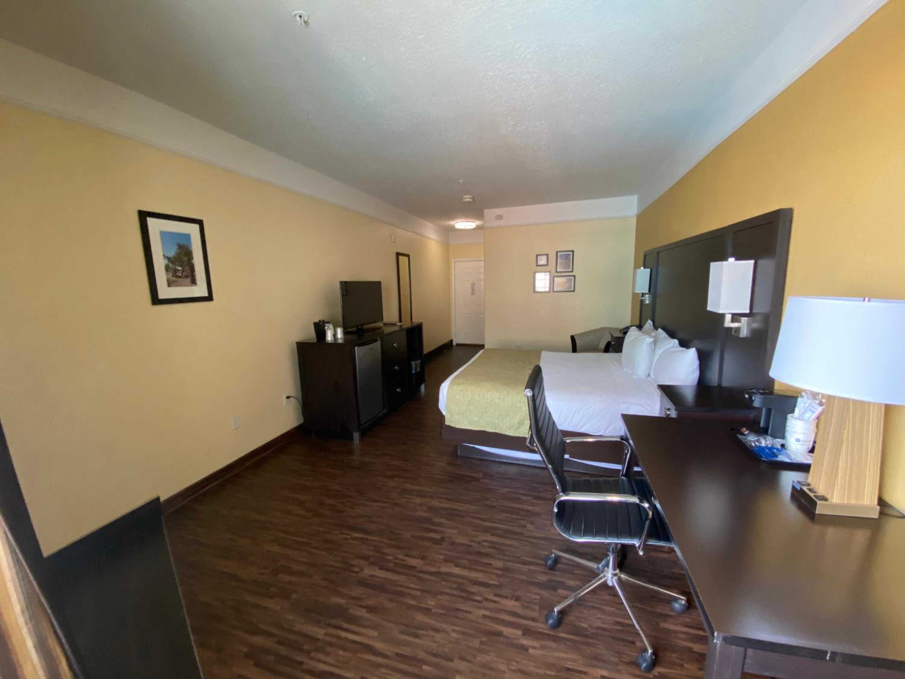 King Room with Balcony - Non Smoking - Photo 1