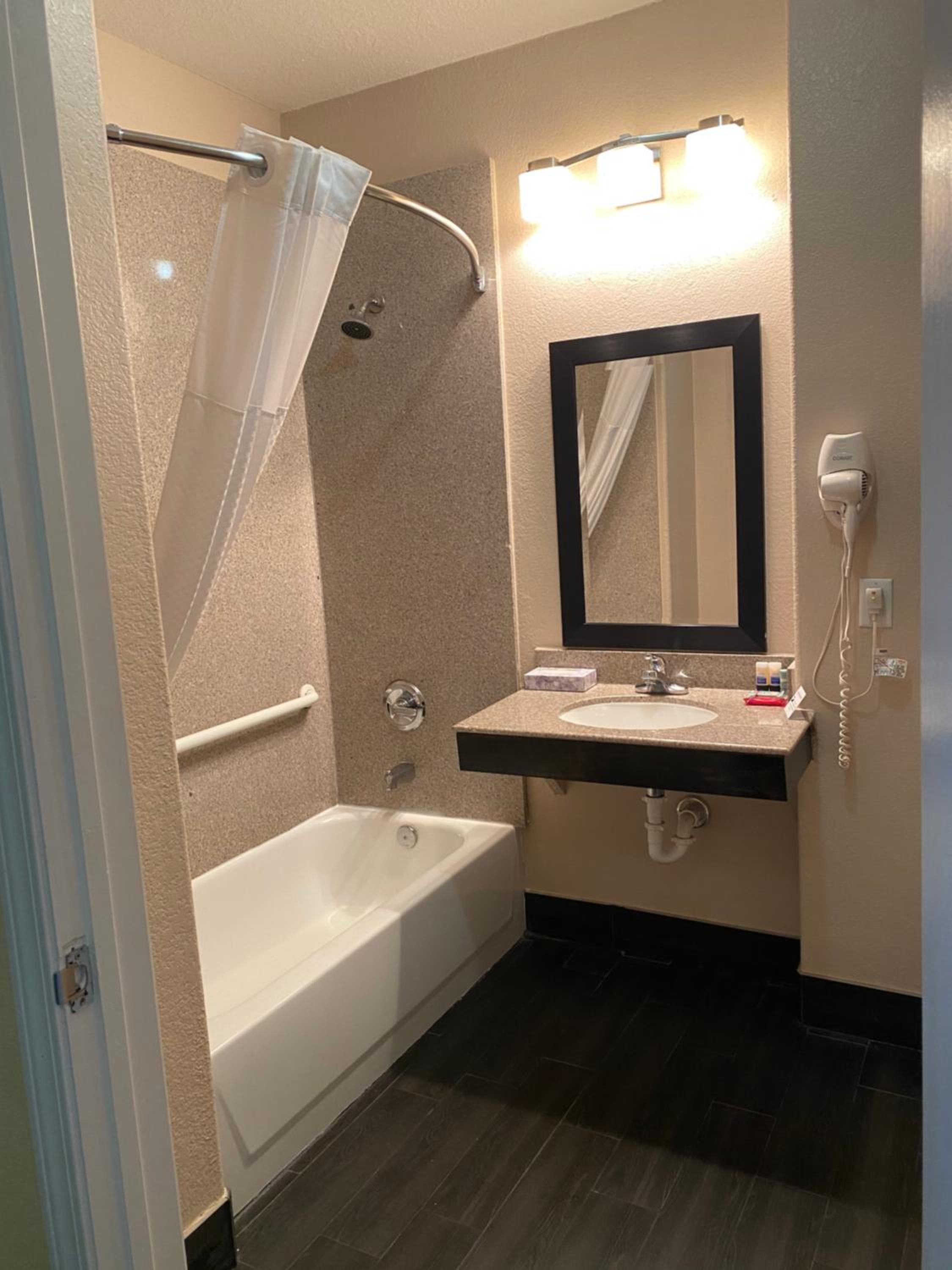 King Room - Disability Access - Photo 4