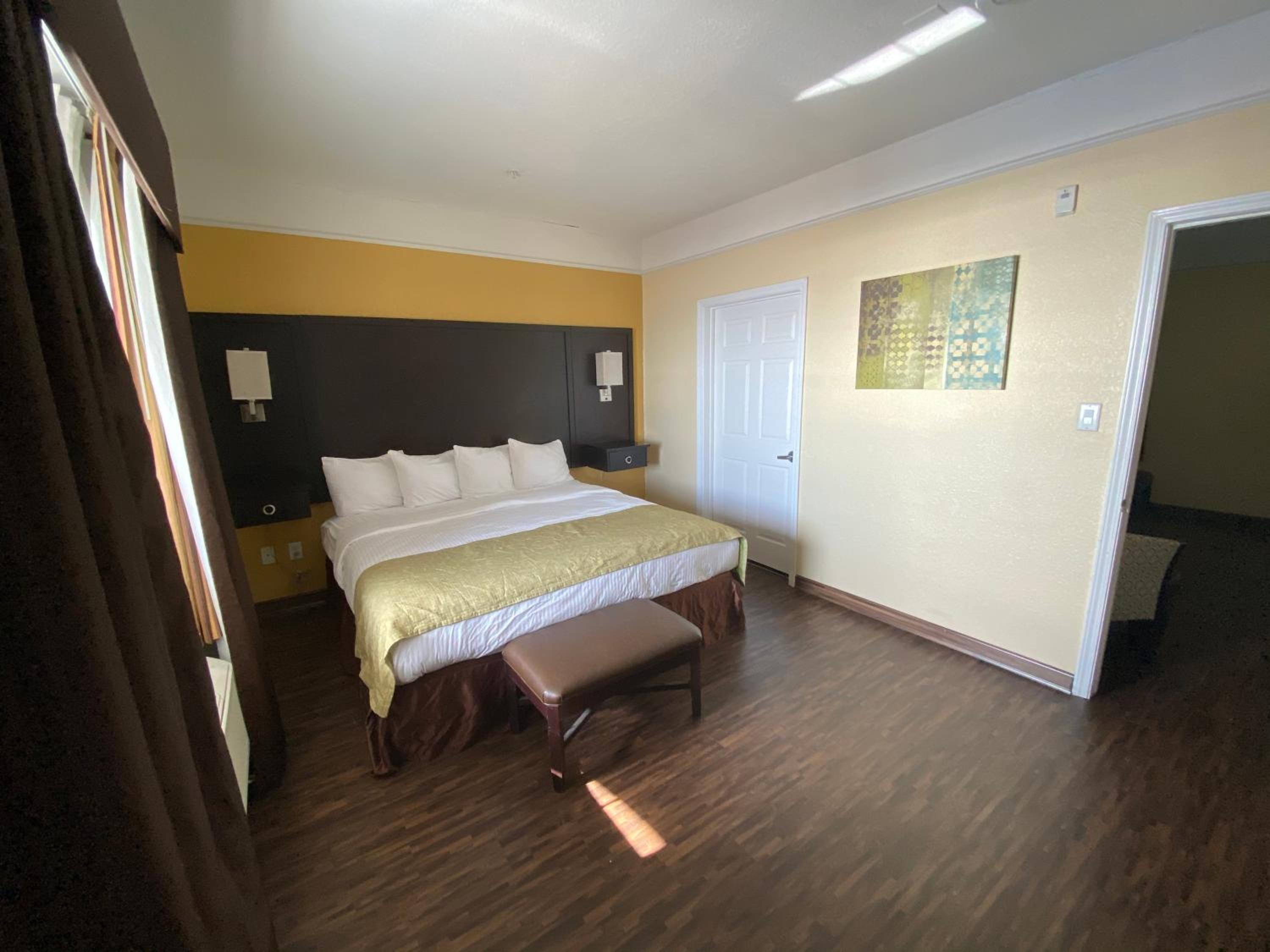 Family Room - Photo 10
