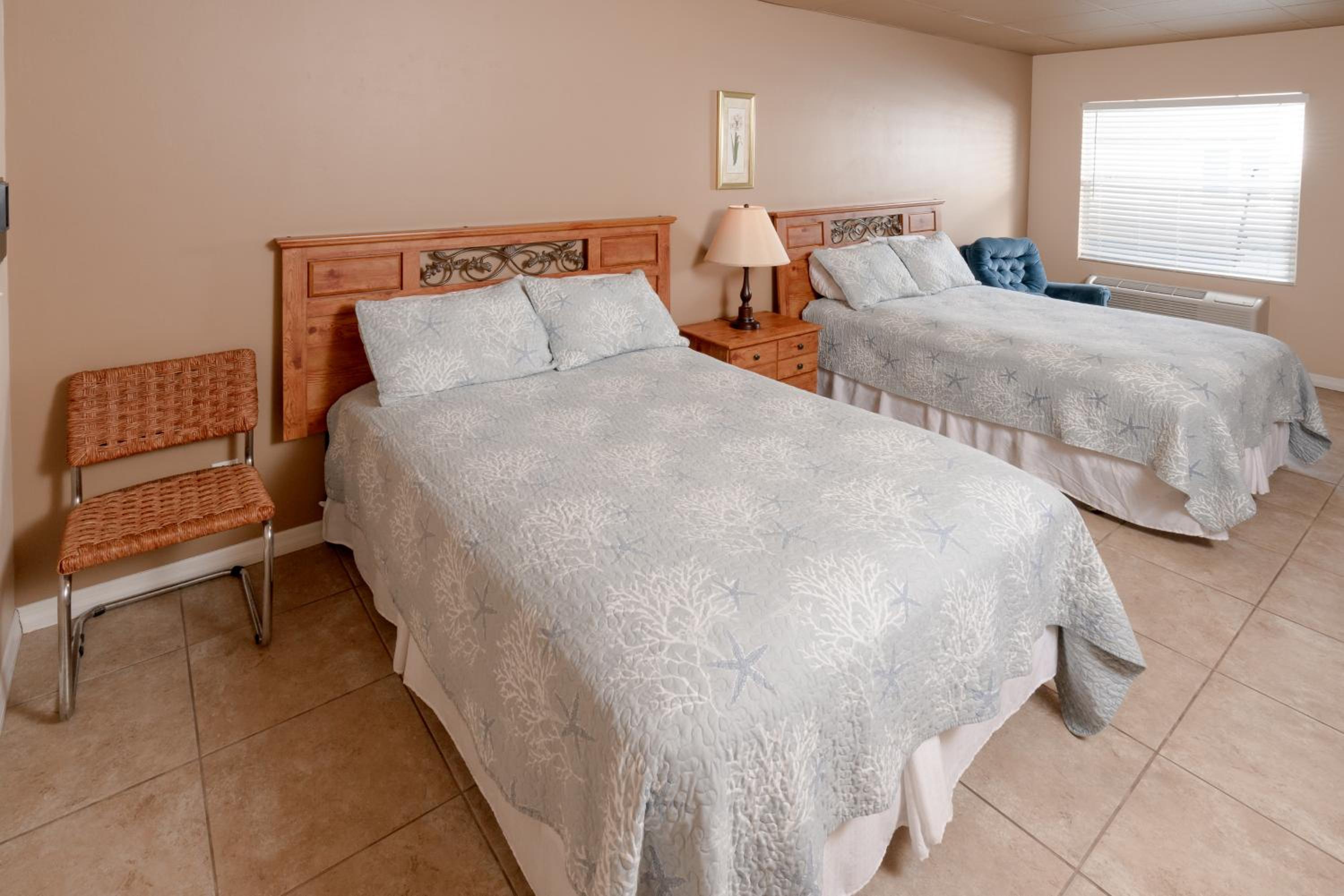 Double Room with Two Double Beds photo 2