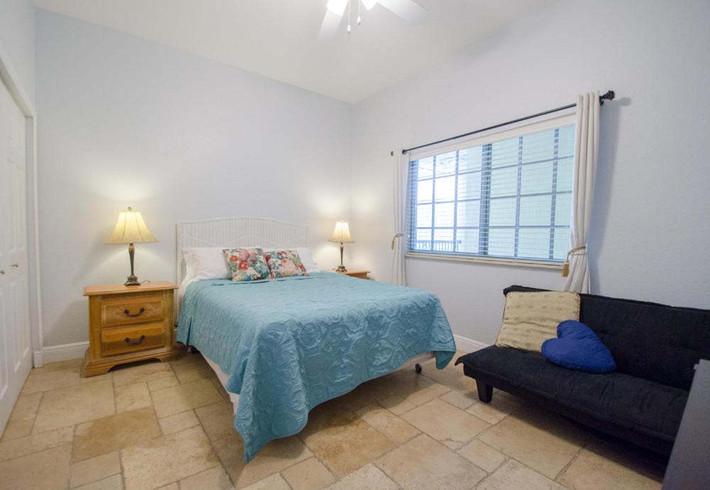 Three-Bedroom Apartment - Photo 11