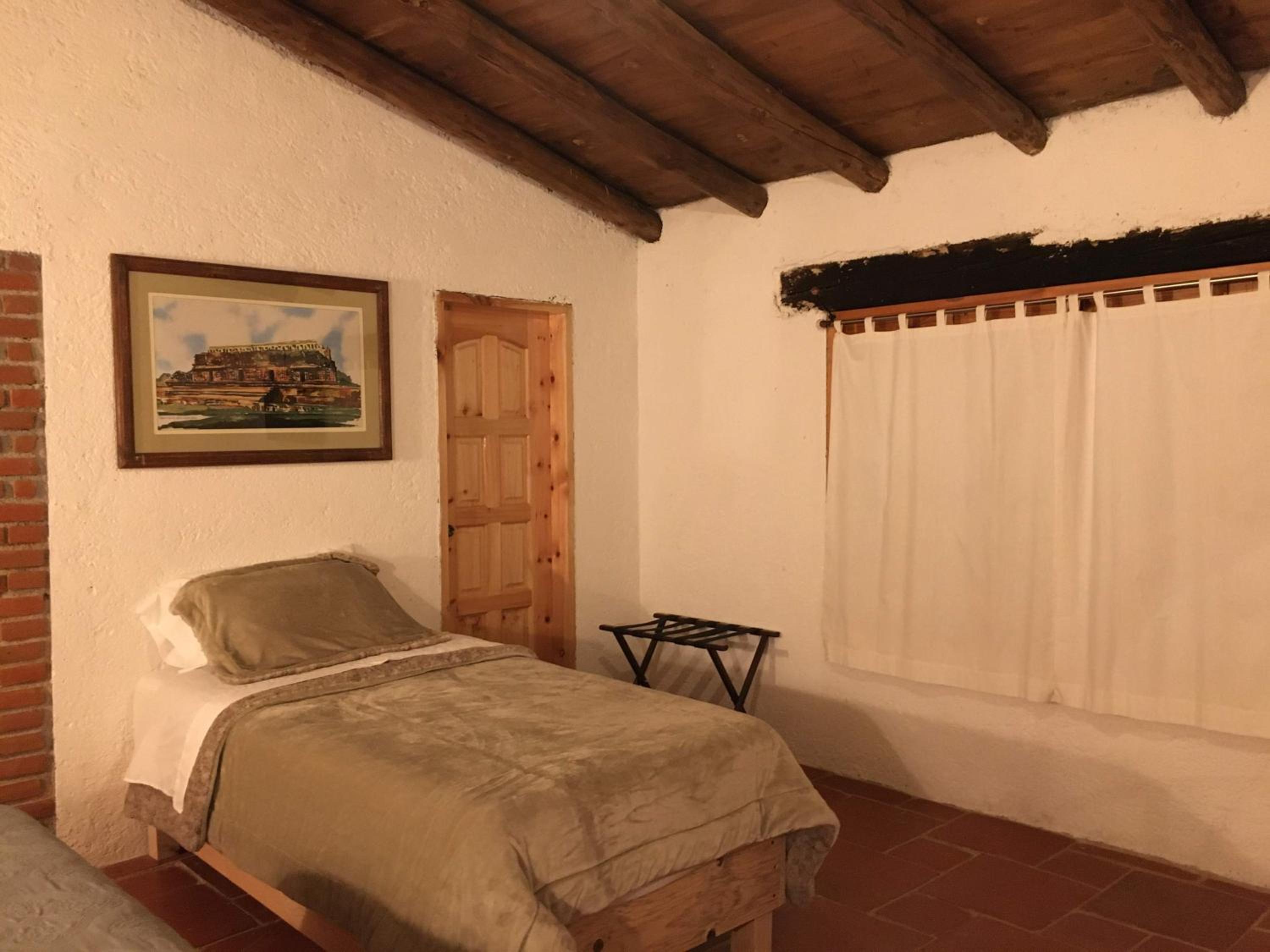 Deluxe Queen Room - Photo 7