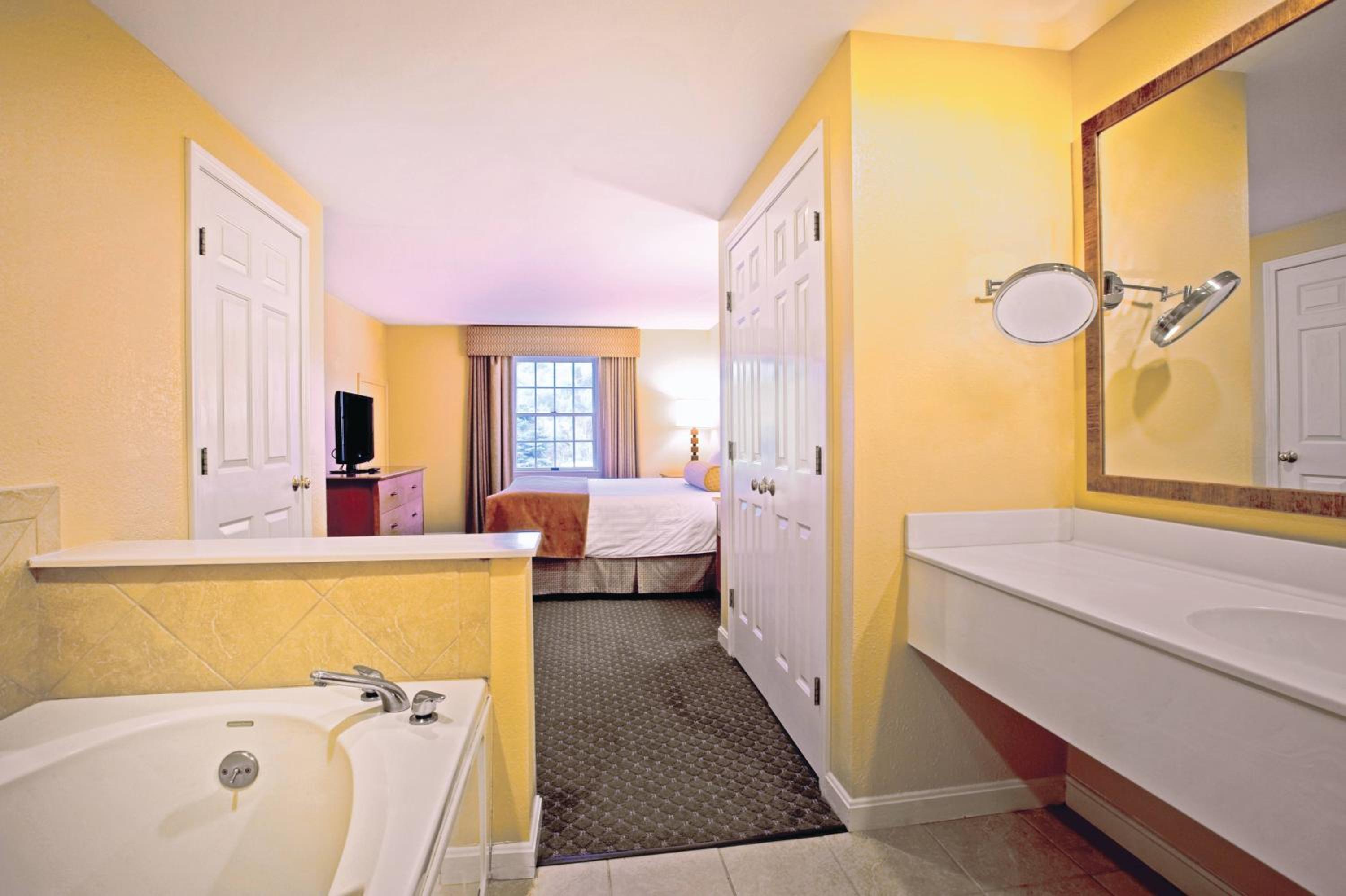 One-Bedroom Suite photo 2