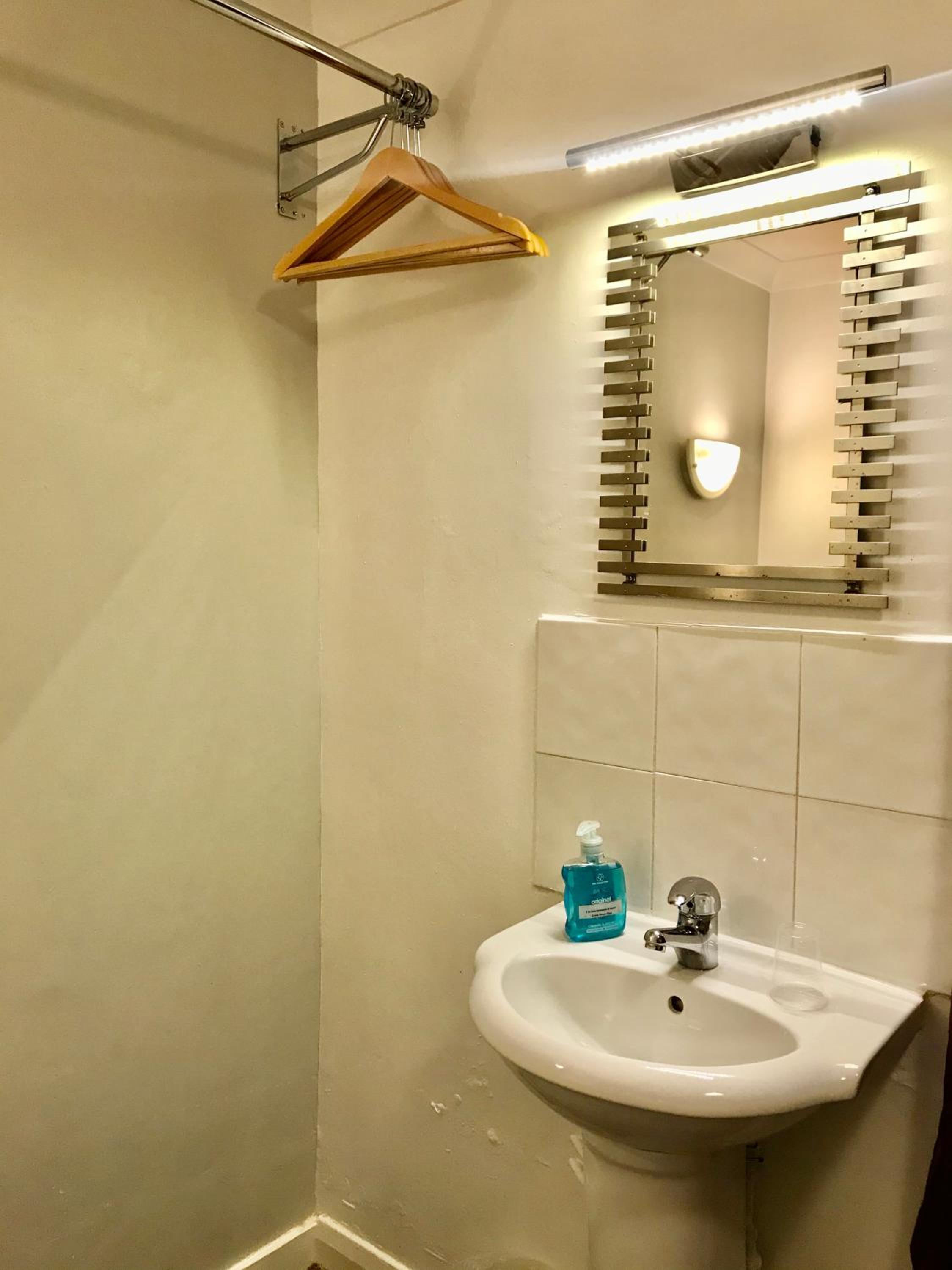 Double Room with Shared Bathroom photo 3