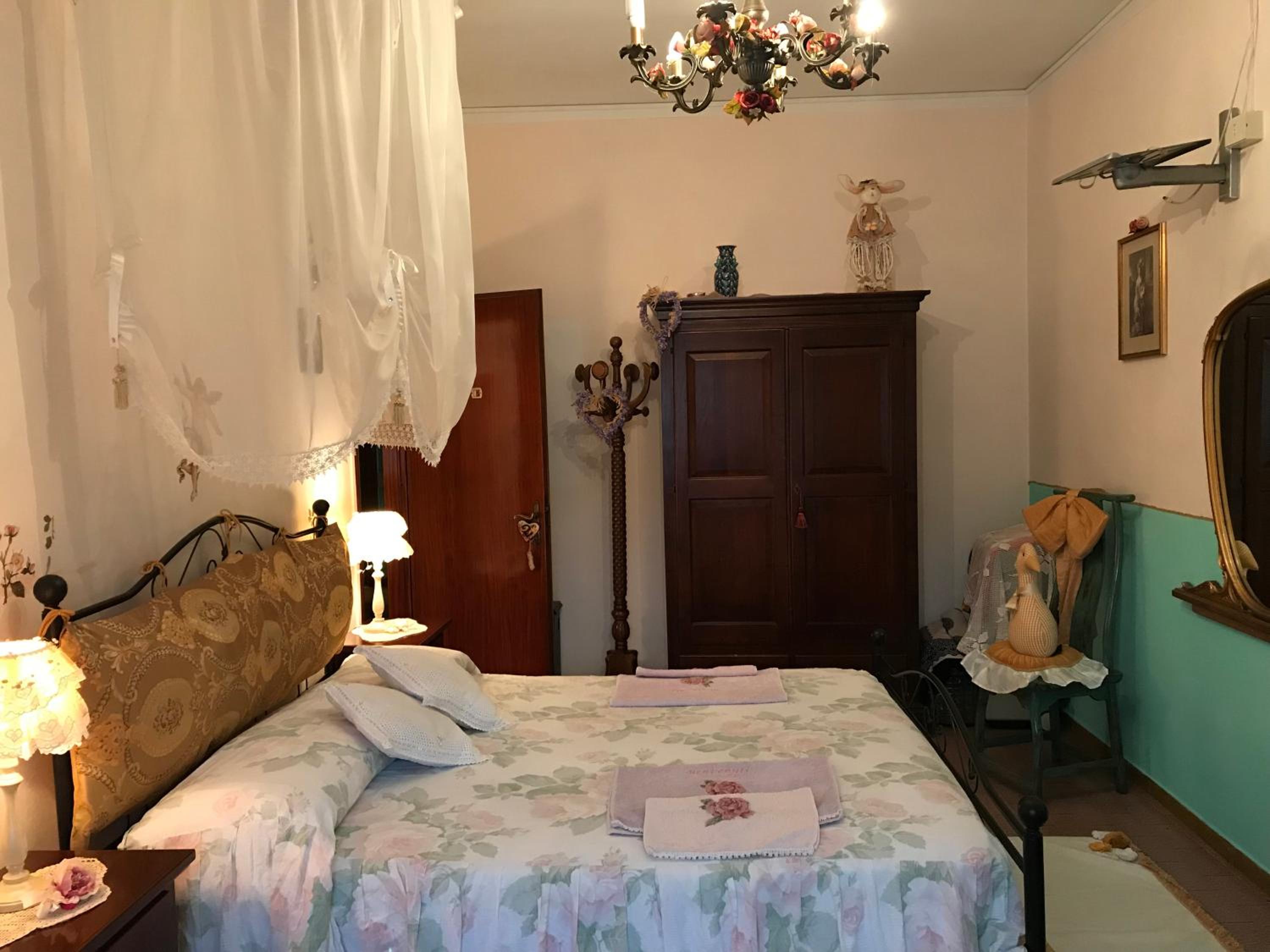 Basic Triple Room with Shared Bathroom