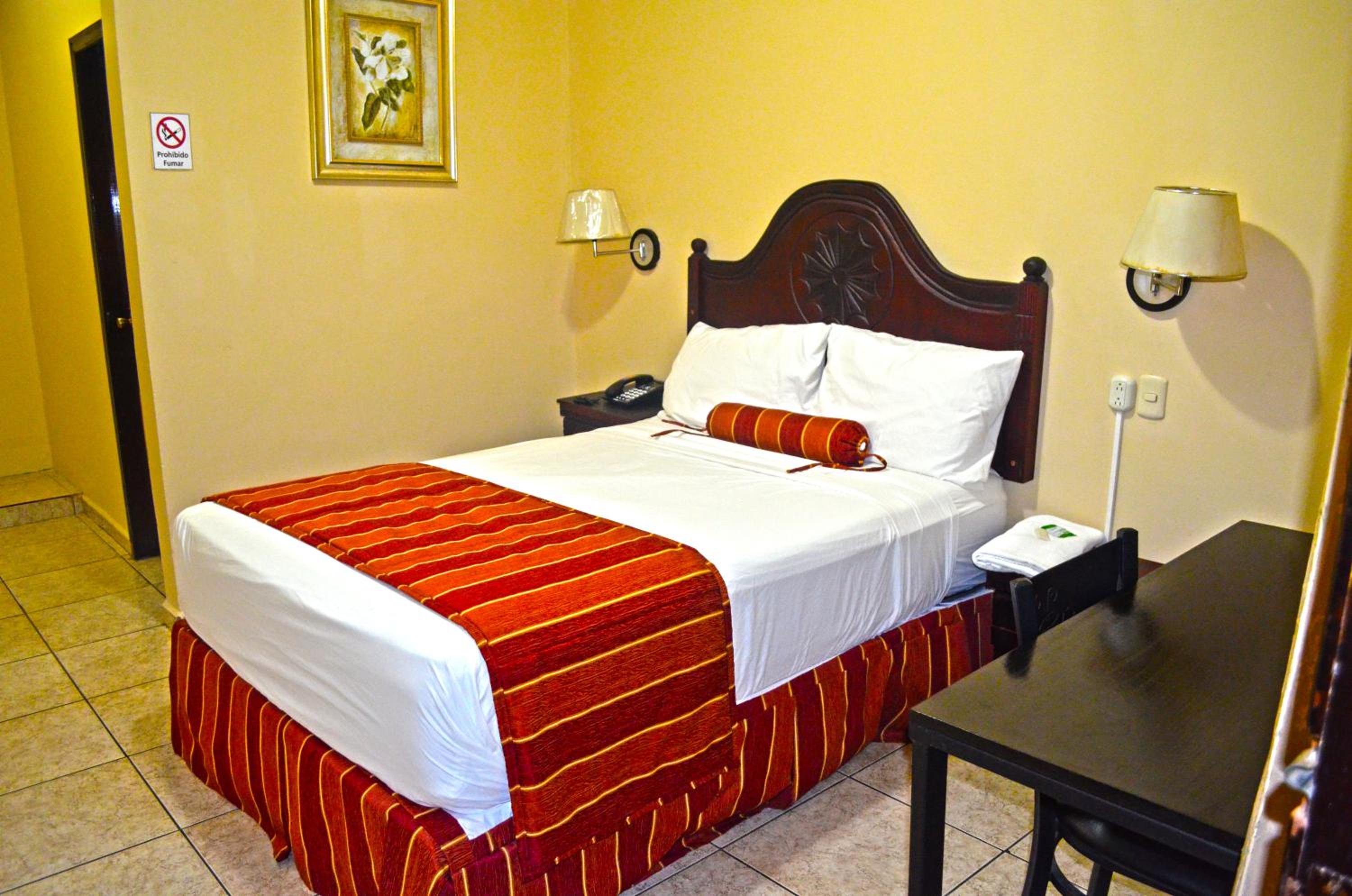 Standard Queen Room photo 3