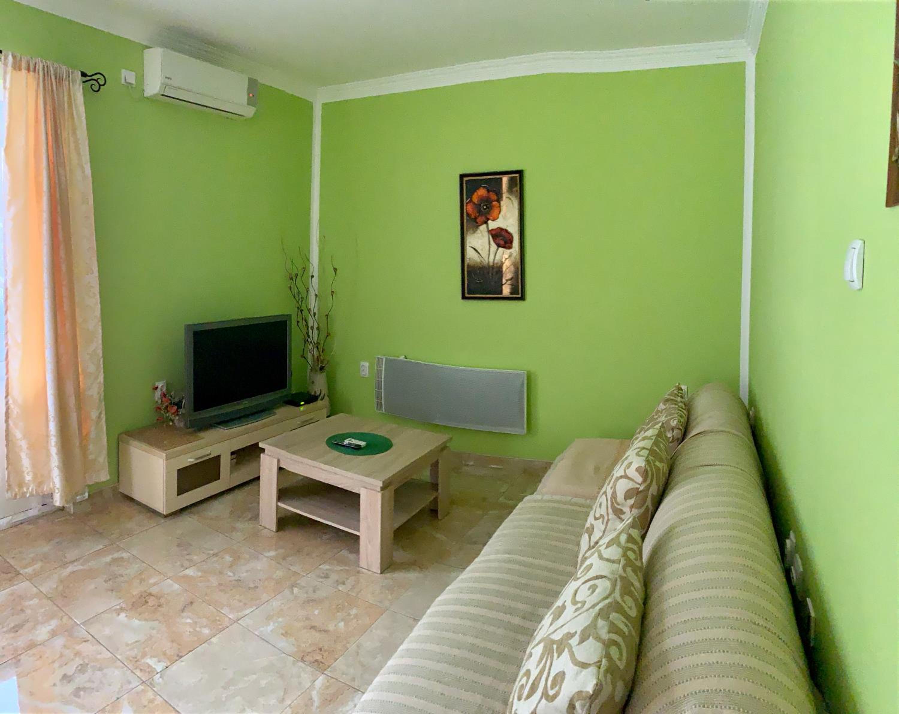 One-Bedroom Apartment photo 3