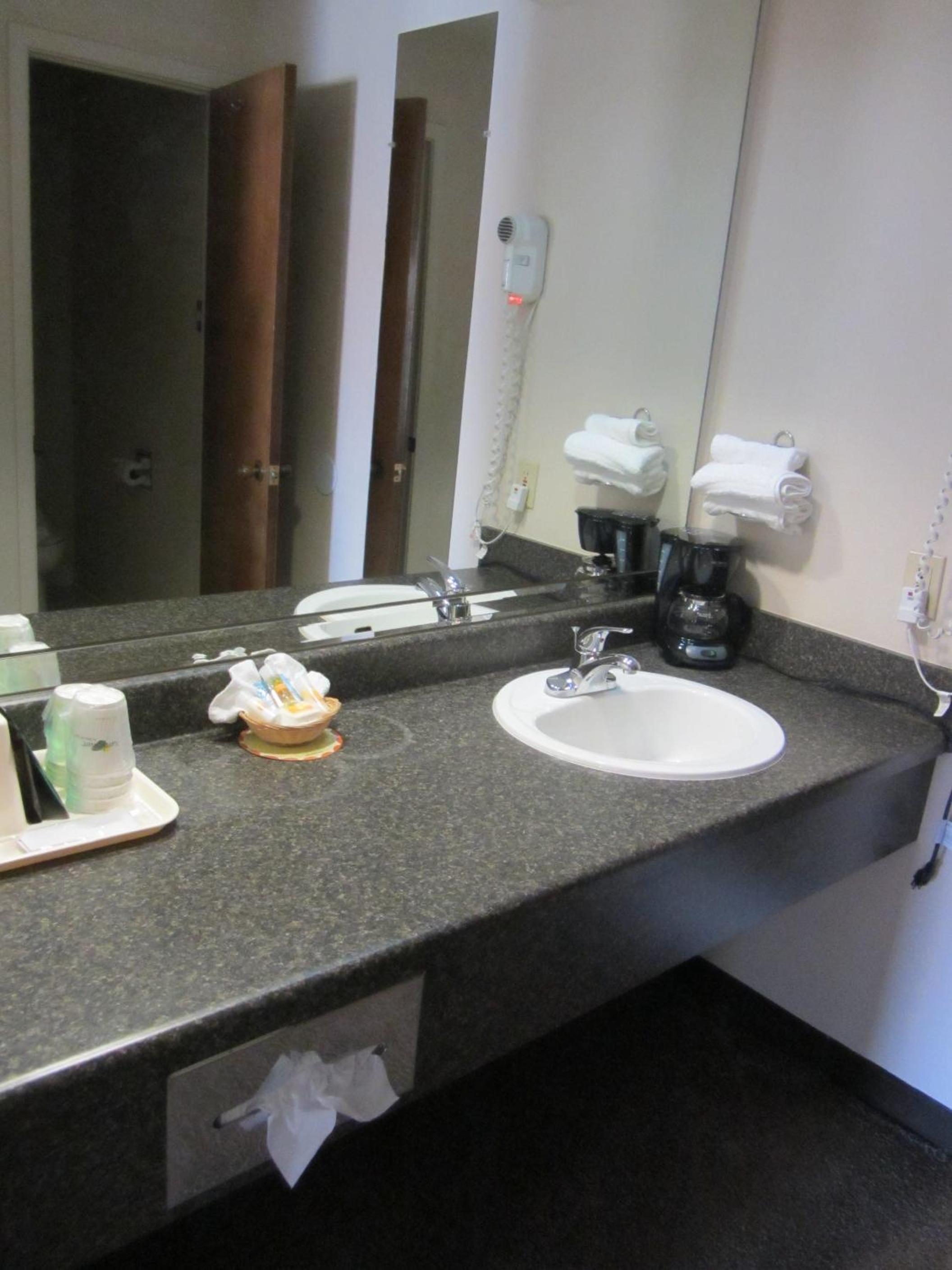 King Room - Non-Smoking - Photo 2