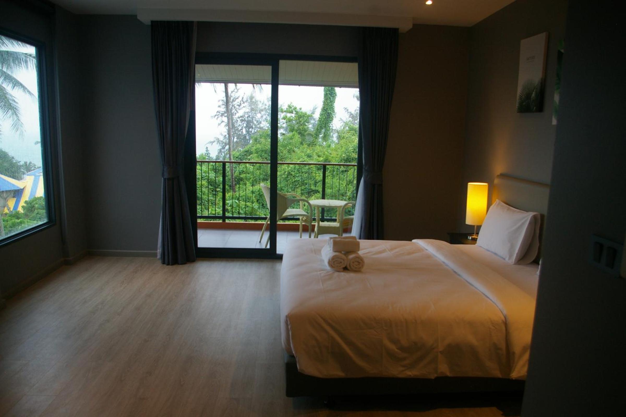Deluxe Double Room with Balcony and Sea View photo 1