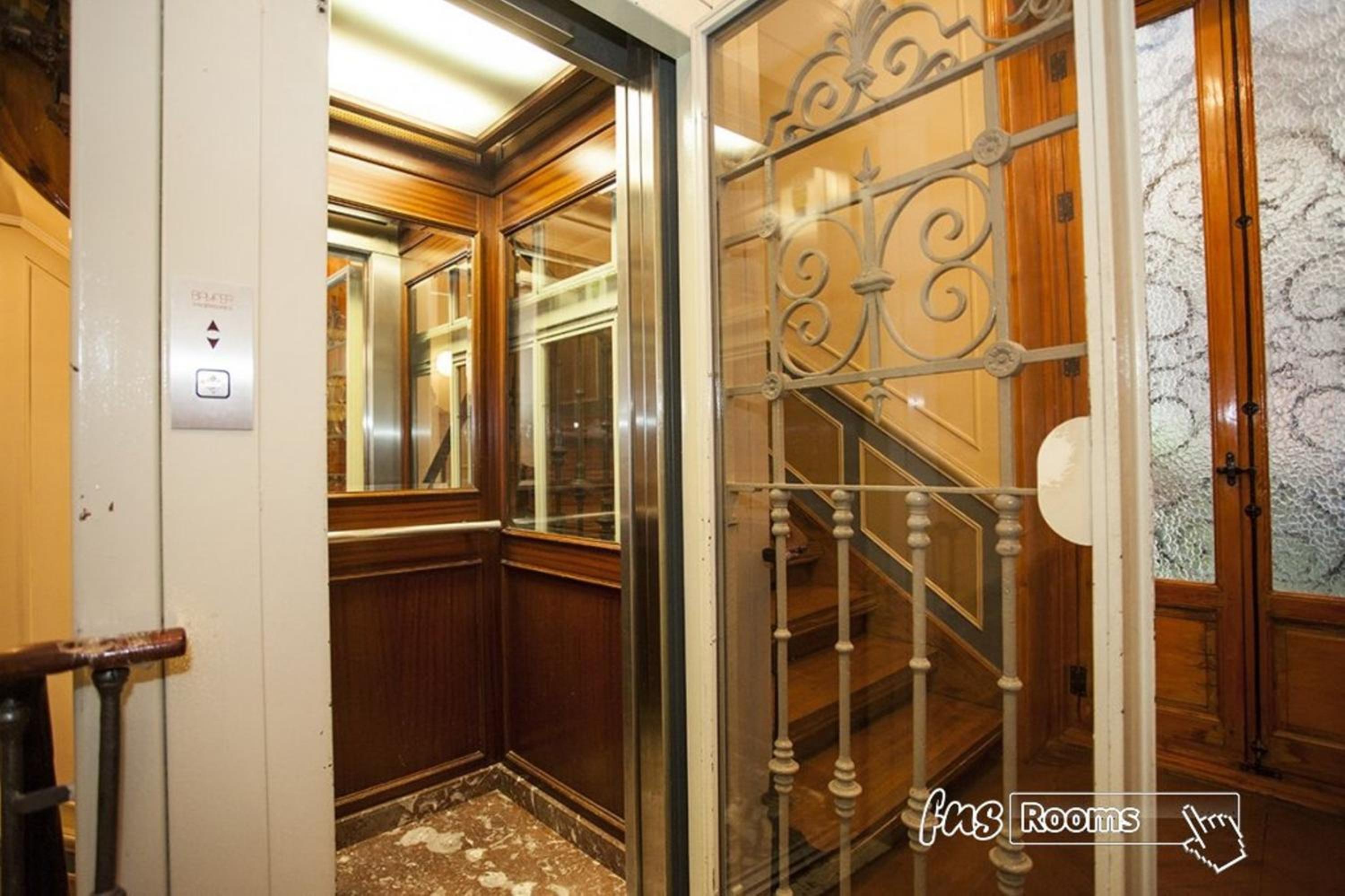 Single Room with Shared Bathroom