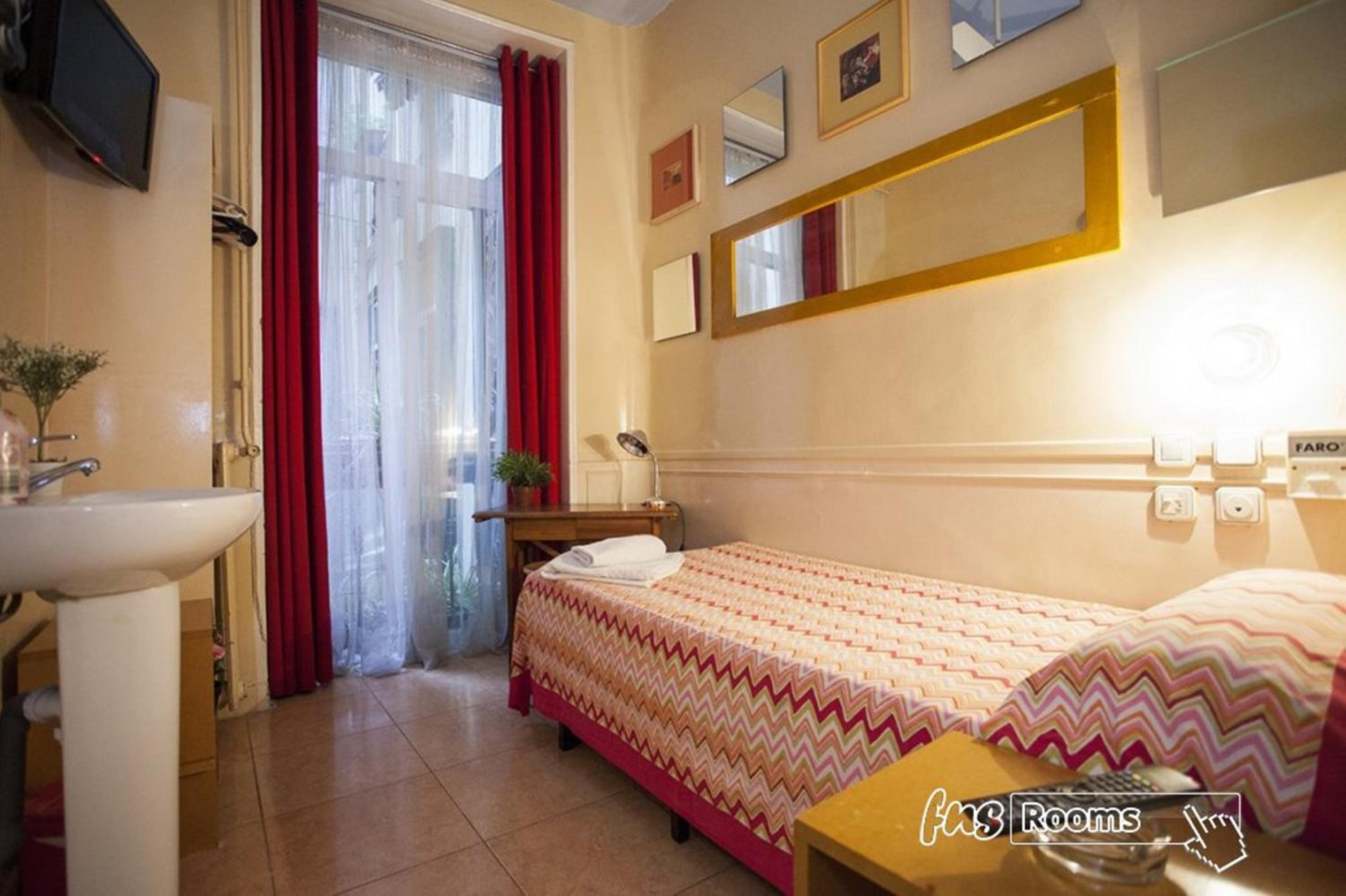 Single Room with Shared Bathroom