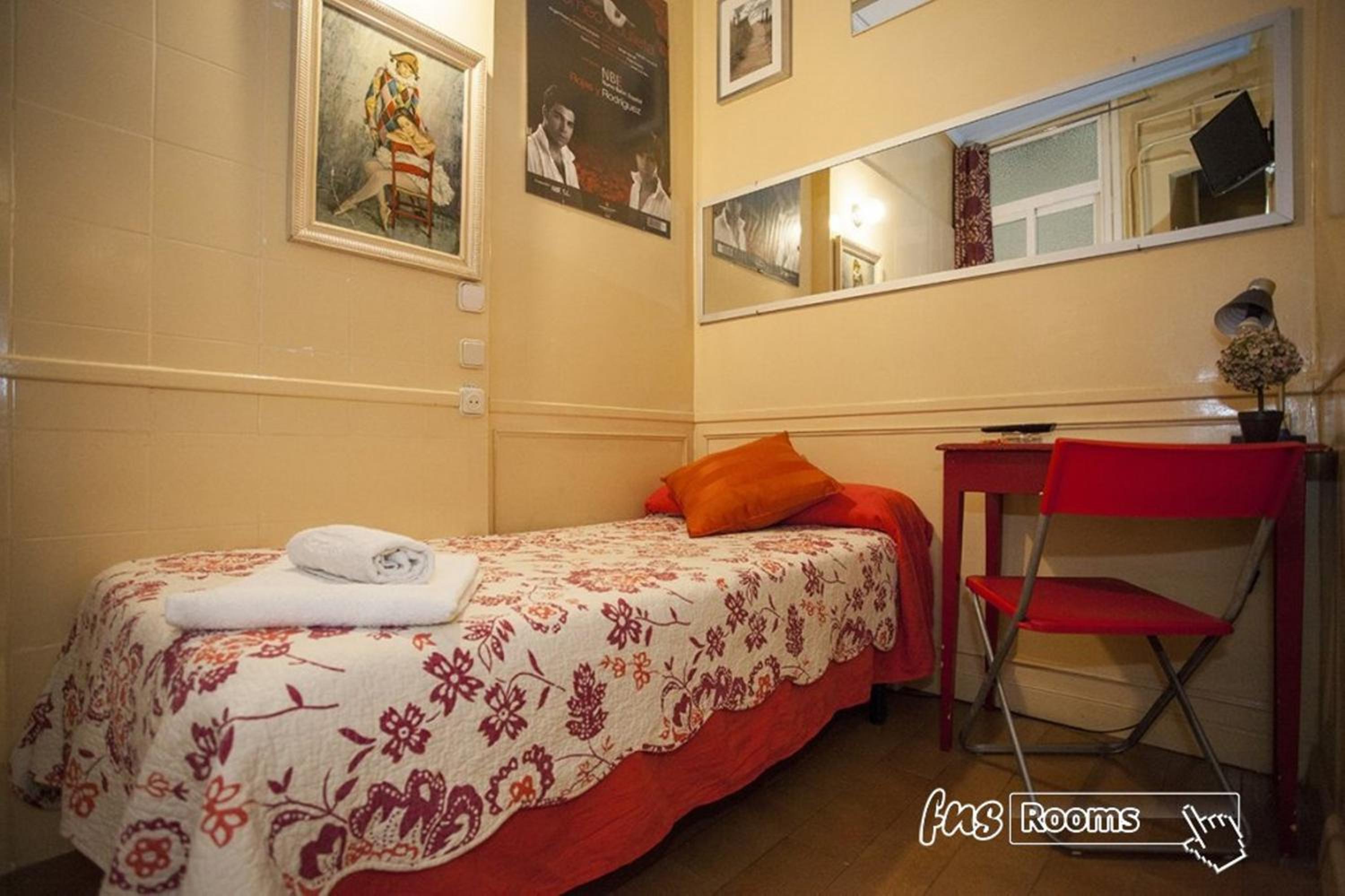 Single Room with Private Bathroom thumbnail 6
