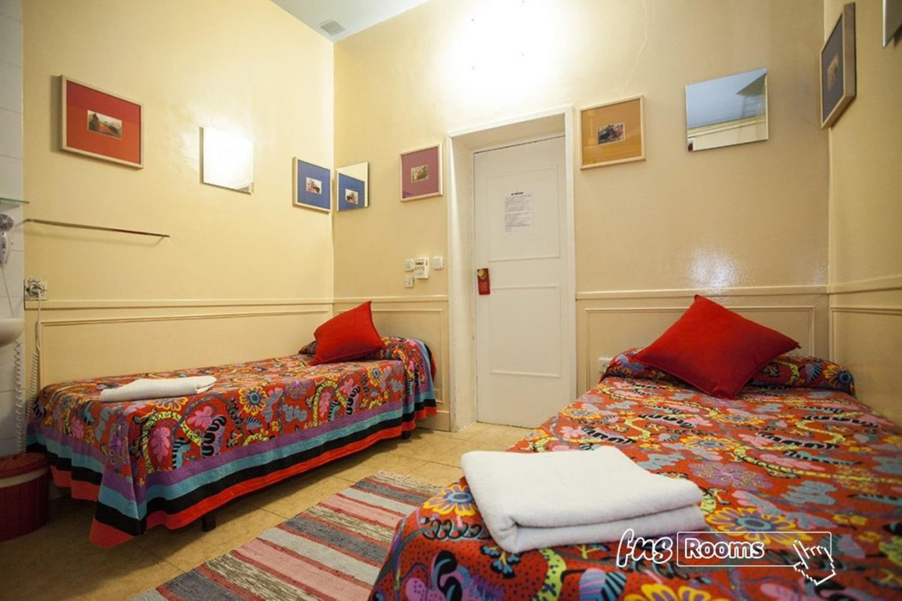 Twin Room thumbnail 5