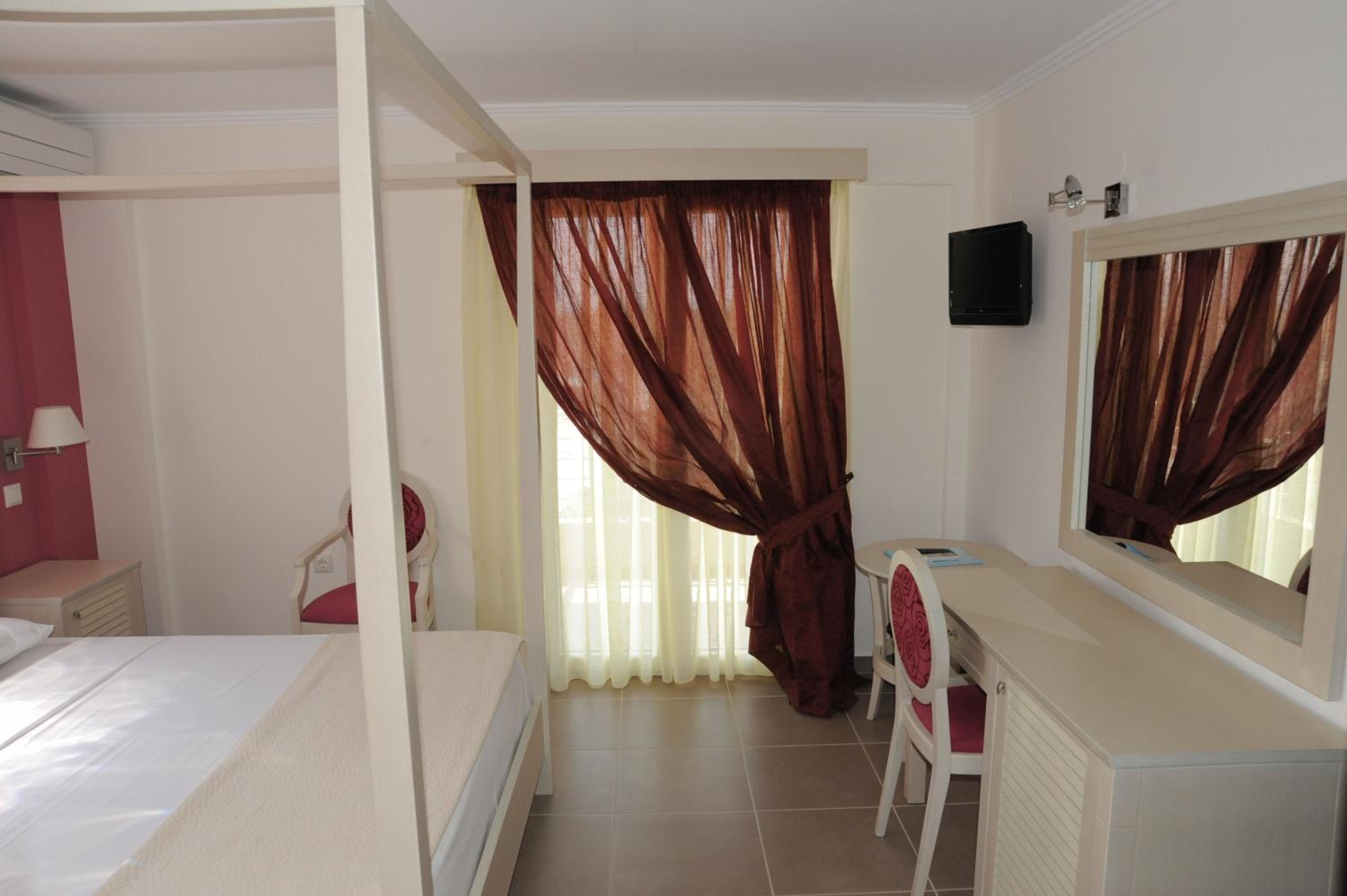Junior Suite with Sea View photo 2