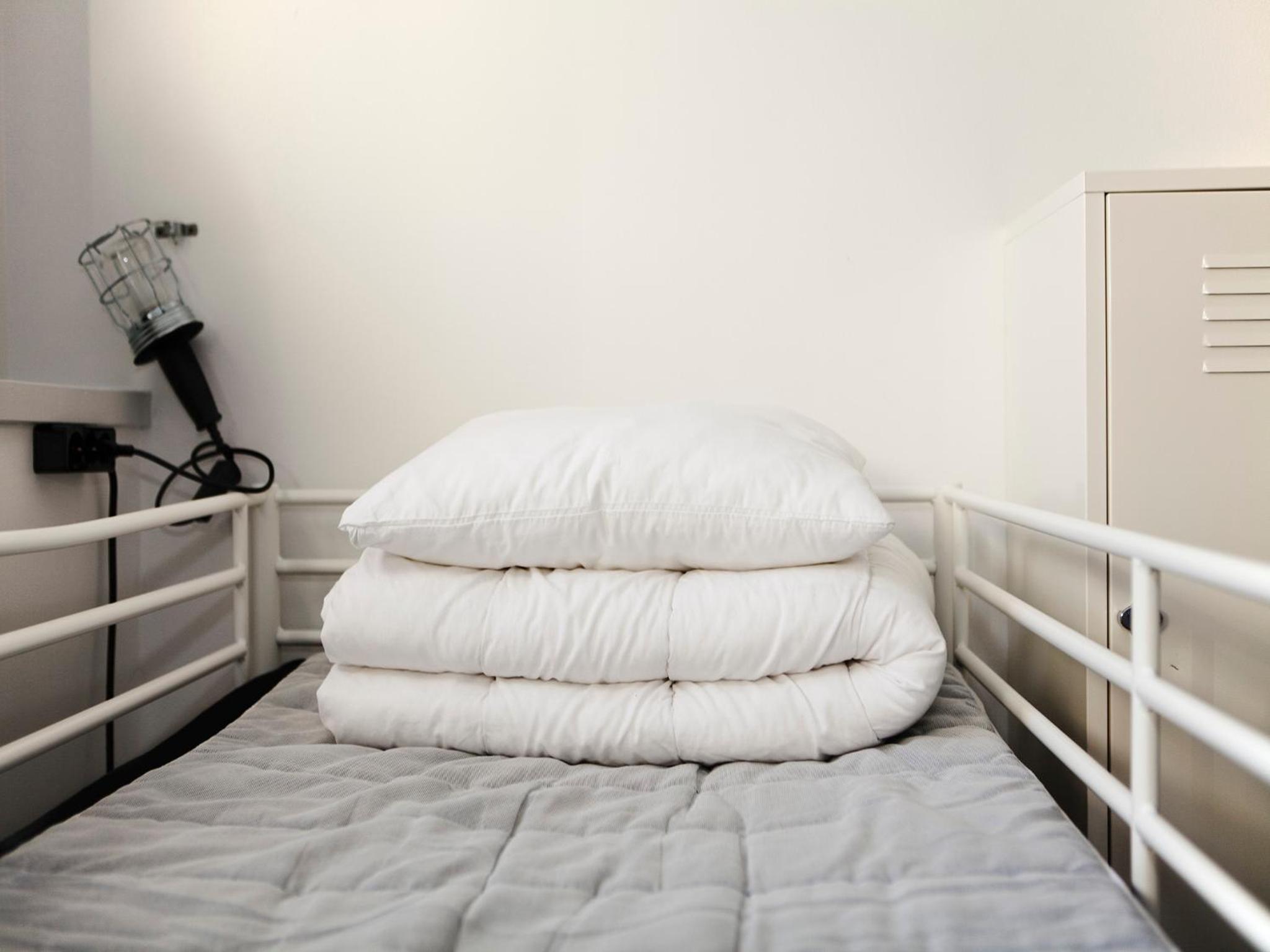 Budget Twin Room without Window thumbnail 6