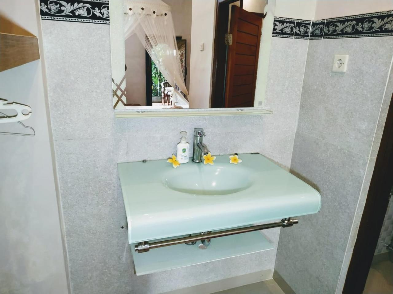 Triple Room with Pool View - Photo 13