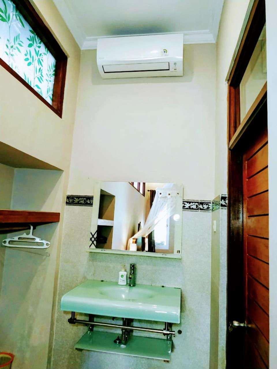 Triple Room with Pool View - Photo 9