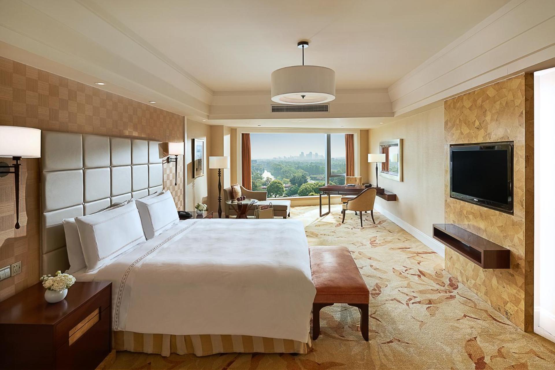 Fairmont Gold Park View King photo 2