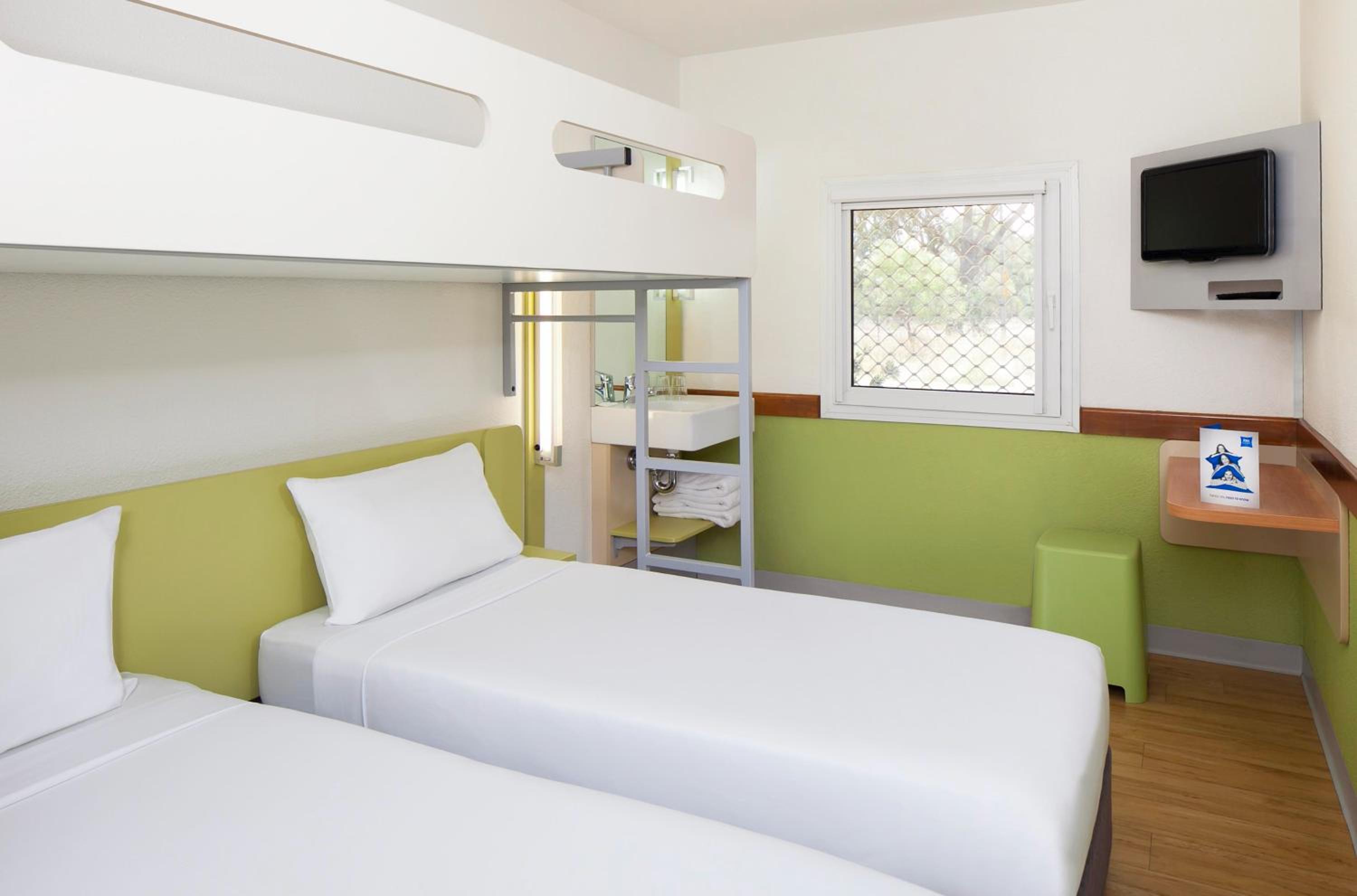 Standard Twin Room with a Bunk Bed photo 1