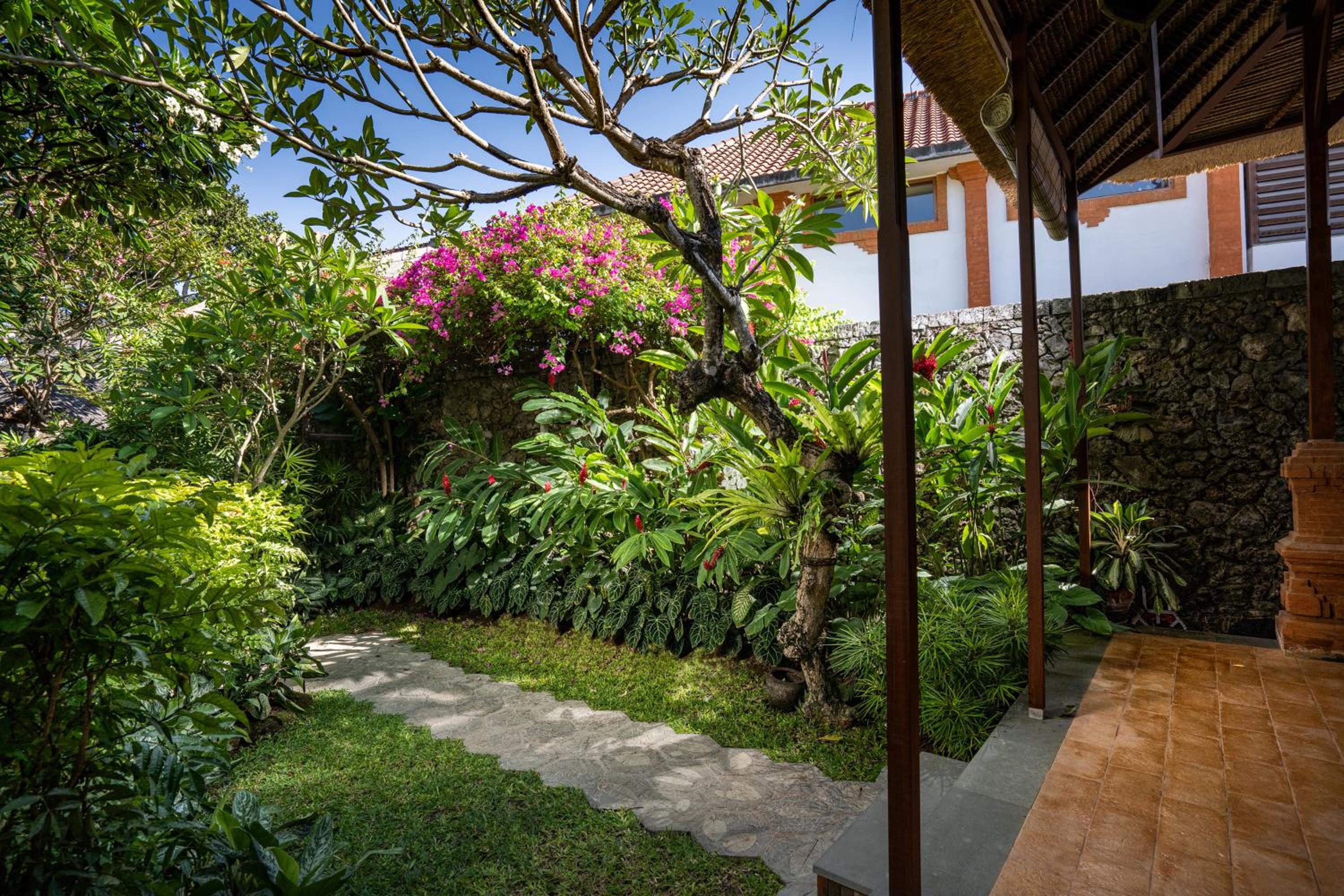 Two-Story Bungalow photo 3