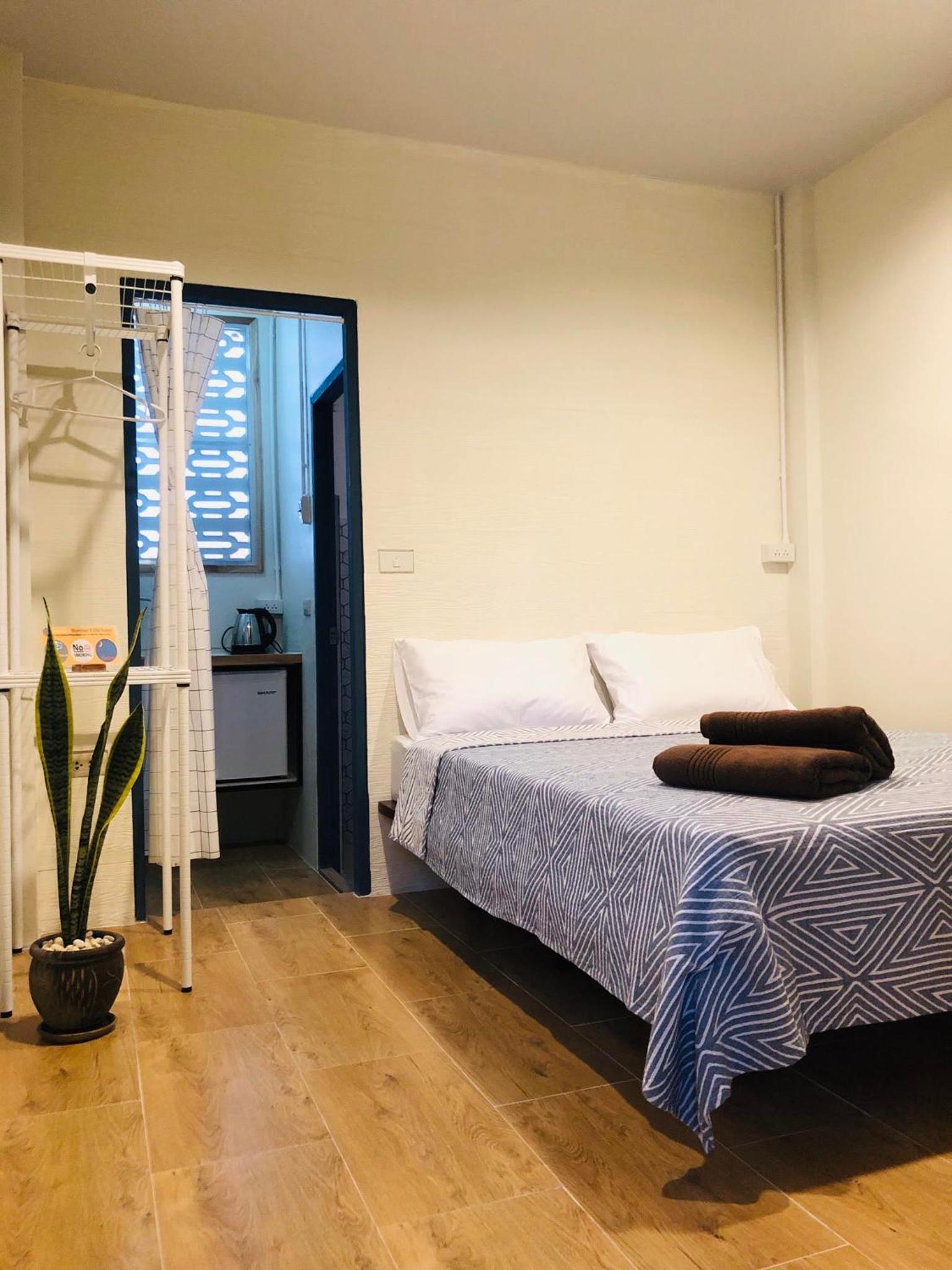 Double Room with Private Bathroom - Photo 4