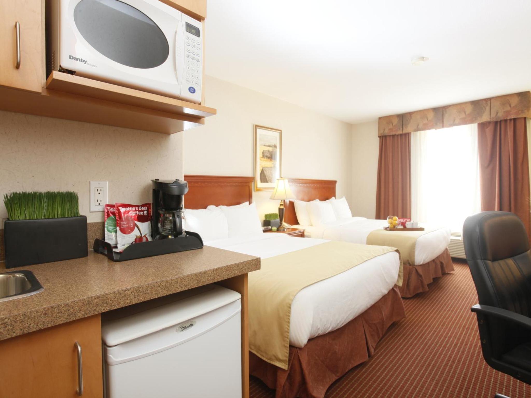 Queen Room with Two Queen Beds photo 1