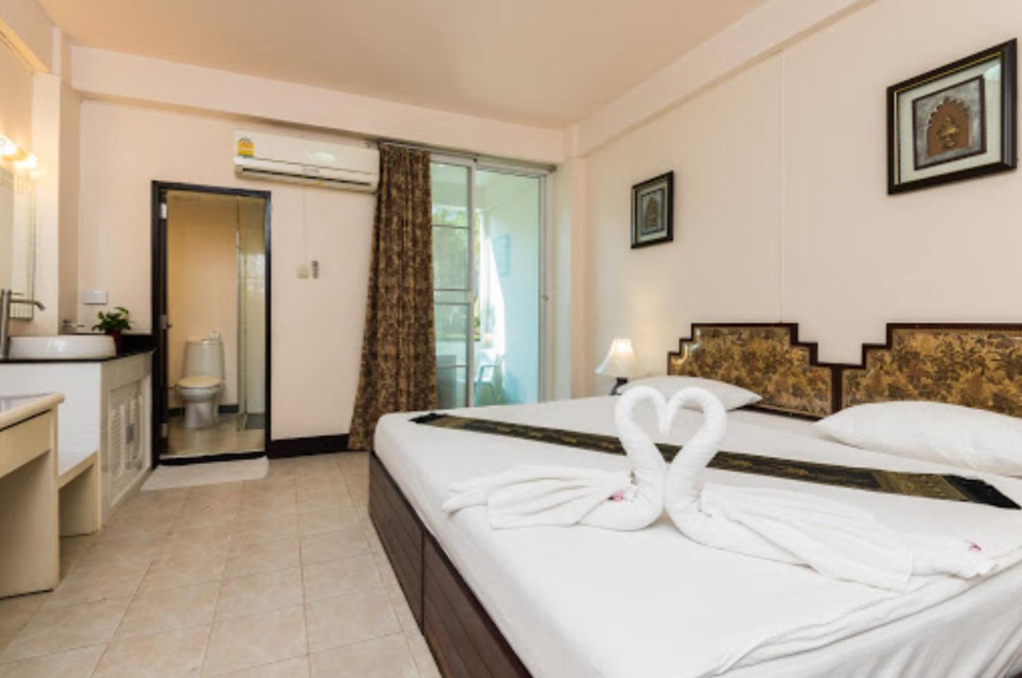 Superior Double or Twin Room with Pool View - Photo 1