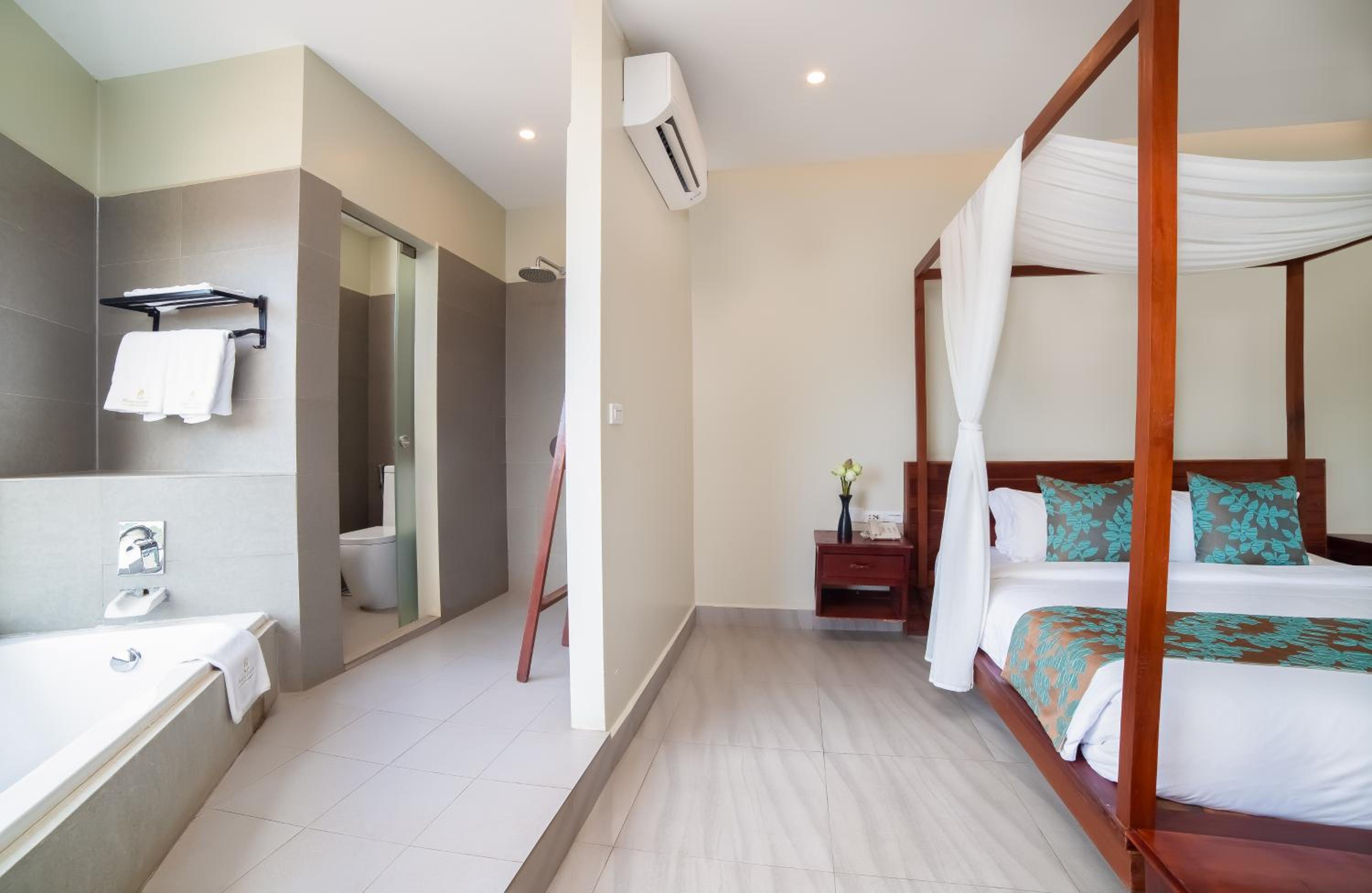 Suite King Room - Photo 13